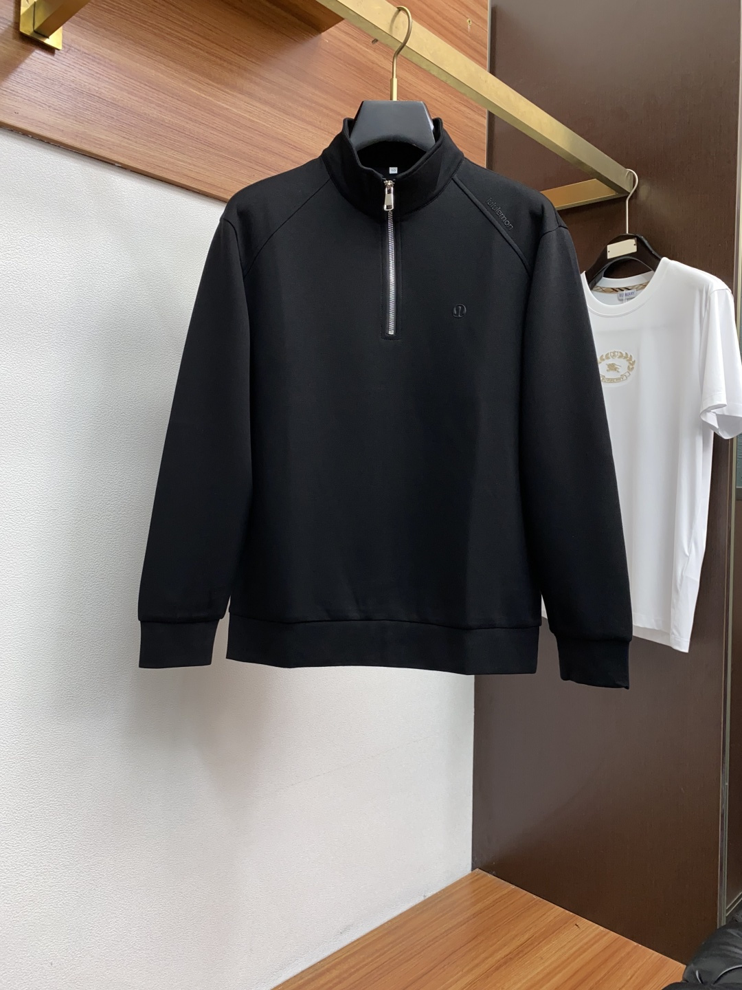 LULU 25秋冬家族男士高端简约小立领半拉链加厚空气棉长袖 卫衣，香港洋行渠道货，纯正血统品质，25年