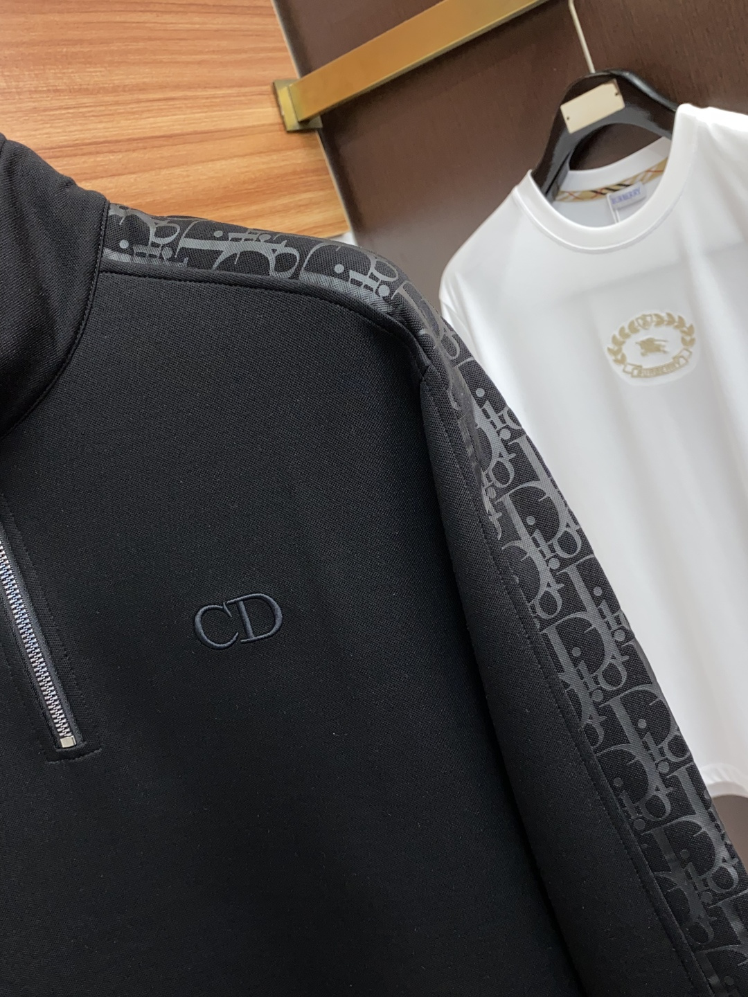 迪奥 25秋冬家族男士高端简约小立领半拉链加厚空气棉长袖 卫衣，香港洋行渠道货，纯正血统品质，25年秋冬