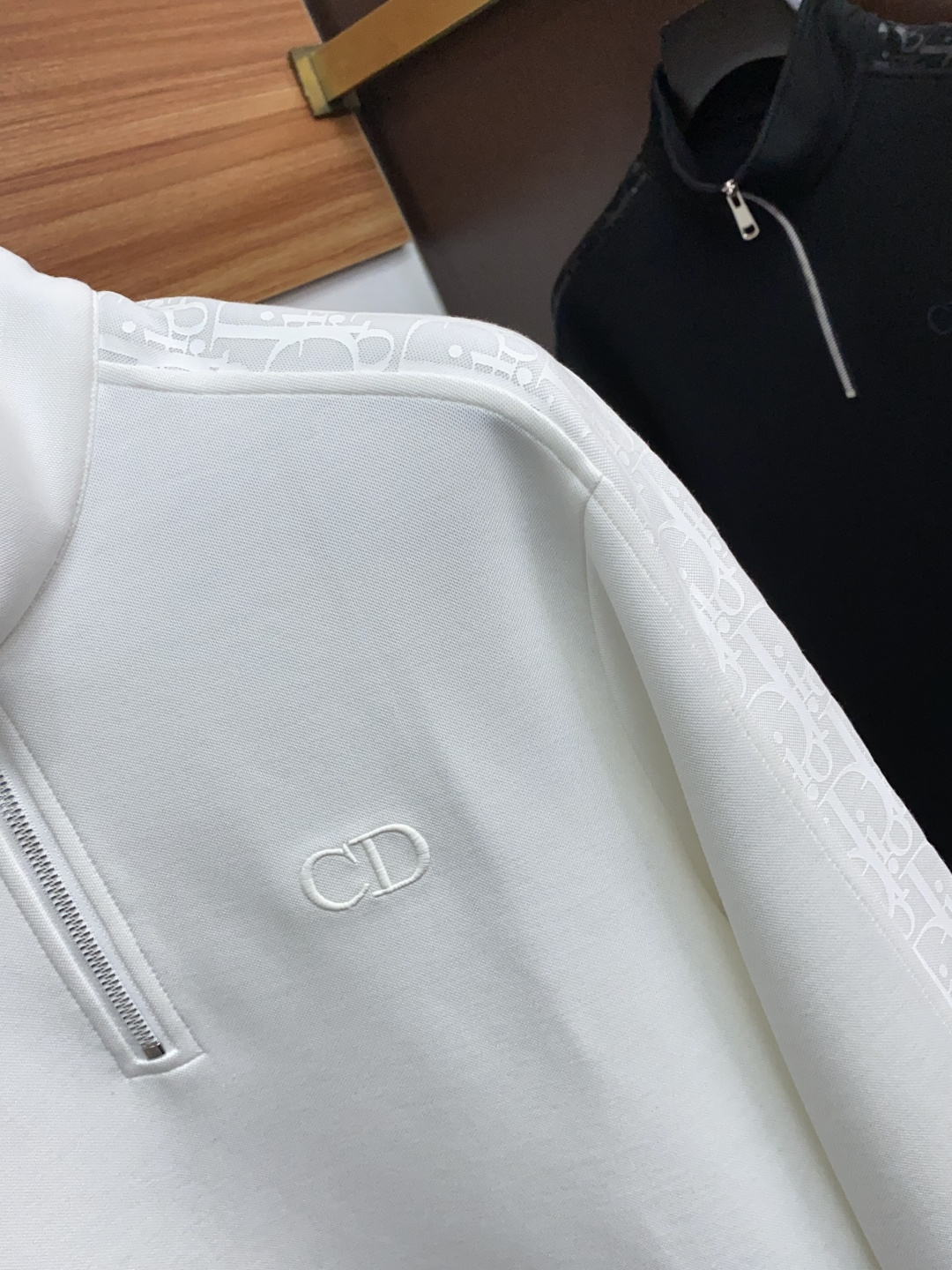 迪奥 25秋冬家族男士高端简约小立领半拉链加厚空气棉长袖 卫衣，香港洋行渠道货，纯正血统品质，25年秋冬
