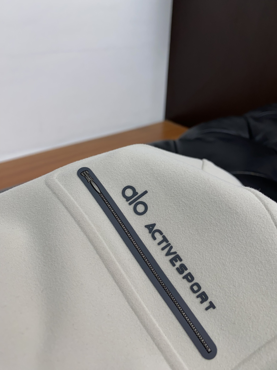 on 昂跑 家族男士高端简约圆领双面德绒短袖 卫衣，香港洋行渠道货，纯正血统品质，25年秋冬 新款，经典