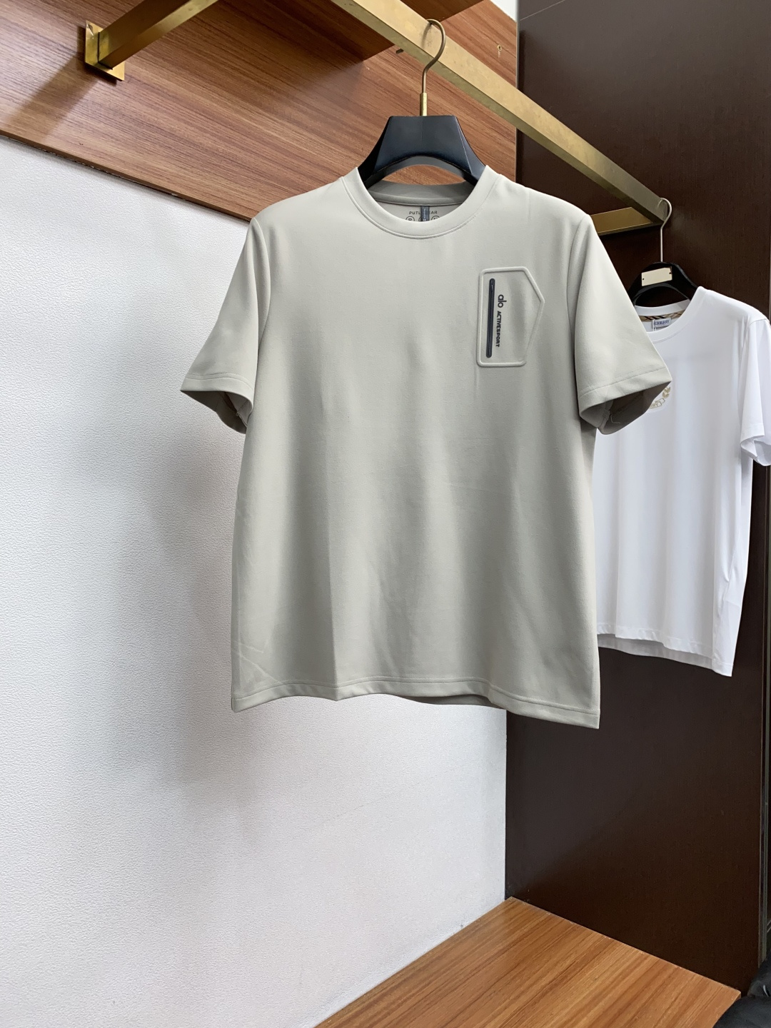 on 昂跑 家族男士高端简约圆领双面德绒短袖 卫衣，香港洋行渠道货，纯正血统品质，25年秋冬 新款，经典