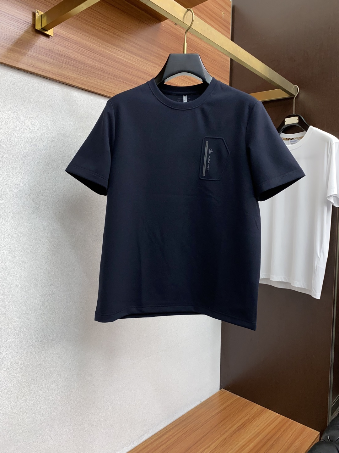 on 昂跑 家族男士高端简约圆领双面德绒短袖 卫衣，香港洋行渠道货，纯正血统品质，25年秋冬 新款，经典