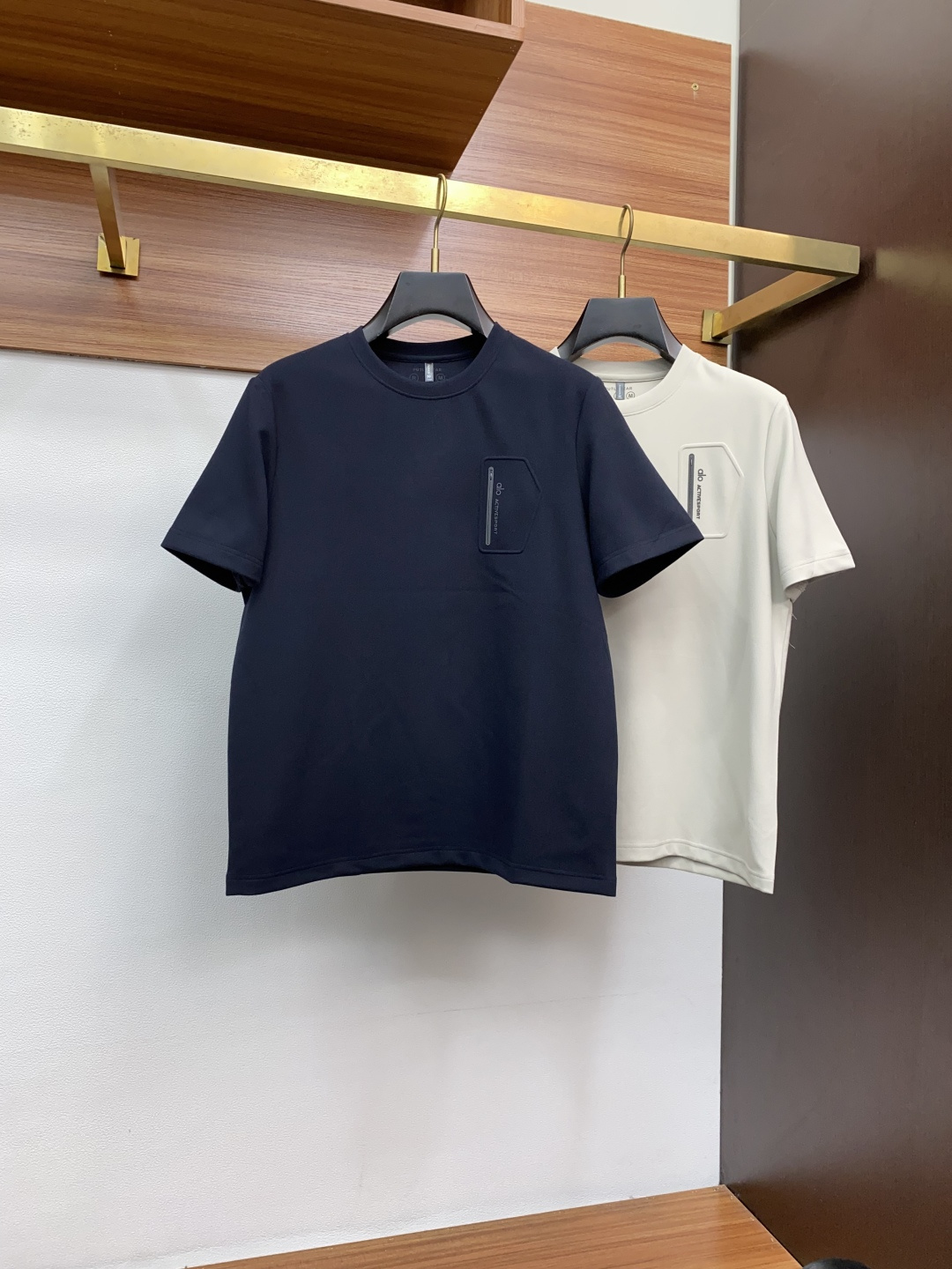 on 昂跑 家族男士高端简约圆领双面德绒短袖 卫衣，香港洋行渠道货，纯正血统品质，25年秋冬 新款，经典