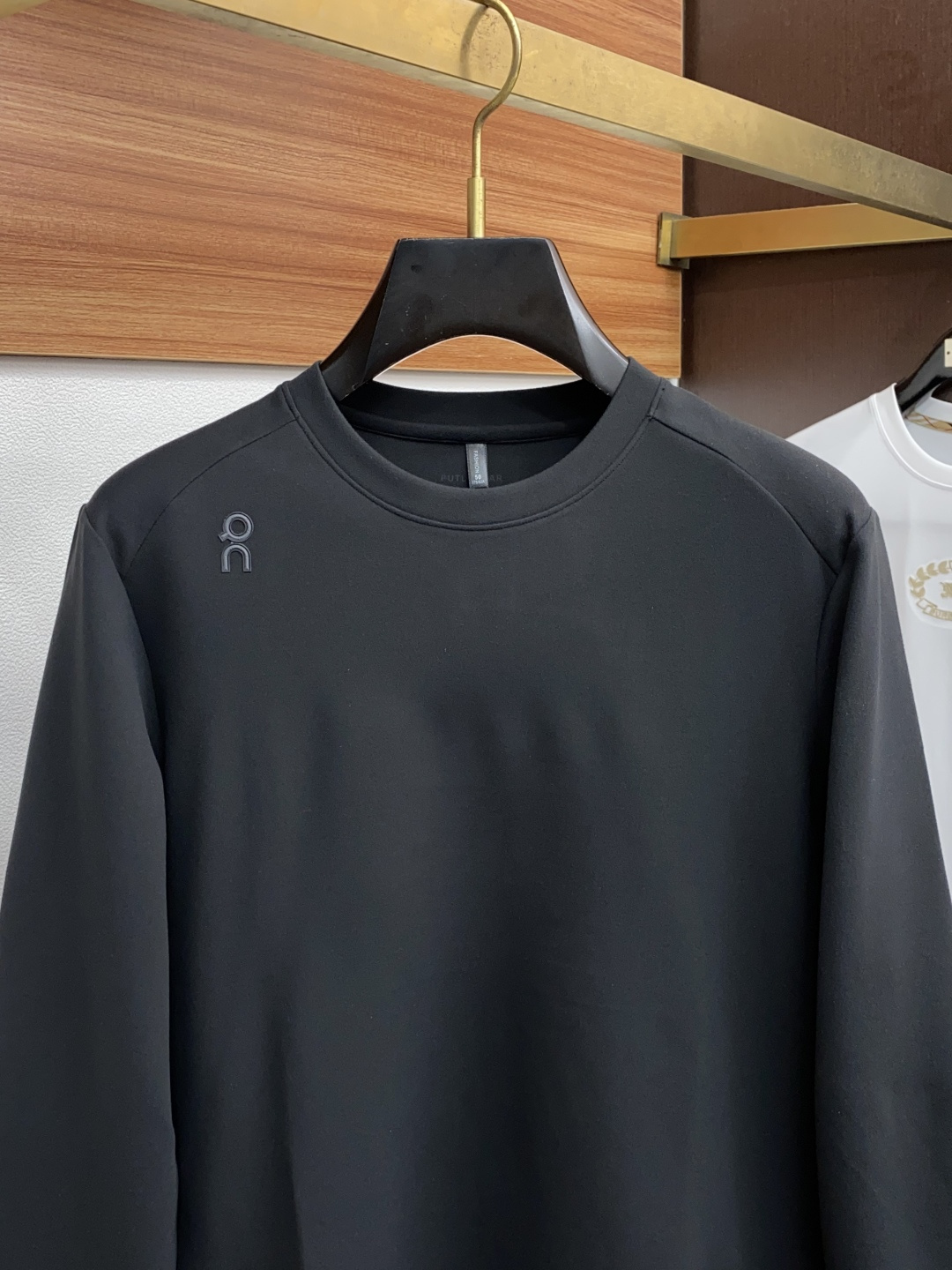 on 昂跑 家族男士高端简约圆领双面德绒长袖 卫衣，香港洋行渠道货，纯正血统品质，25年秋冬 新款，经典