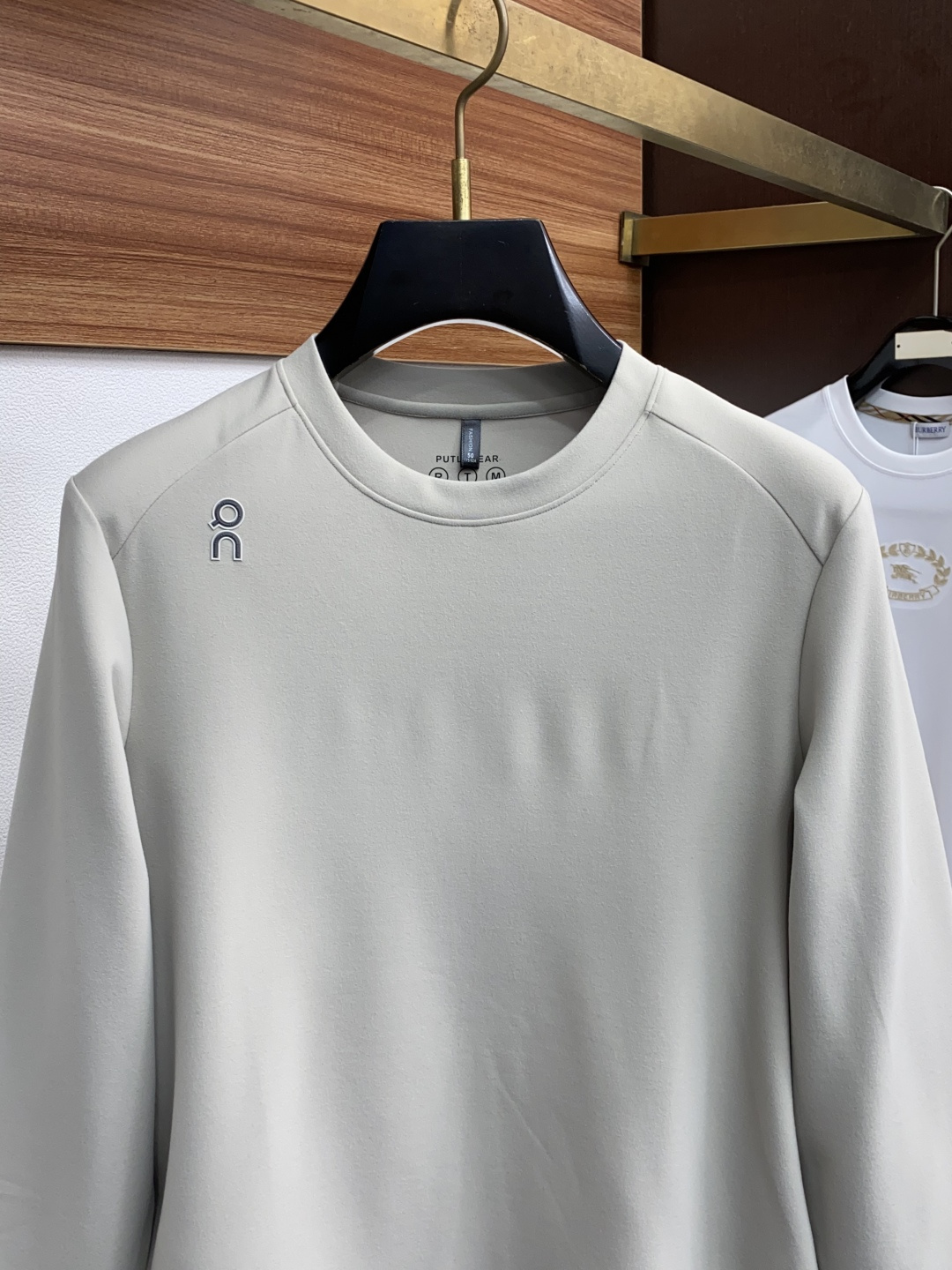 on 昂跑 家族男士高端简约圆领双面德绒长袖 卫衣，香港洋行渠道货，纯正血统品质，25年秋冬 新款，经典