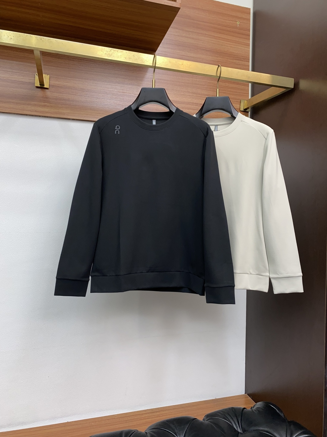 on 昂跑 家族男士高端简约圆领双面德绒长袖 卫衣，香港洋行渠道货，纯正血统品质，25年秋冬 新款，经典