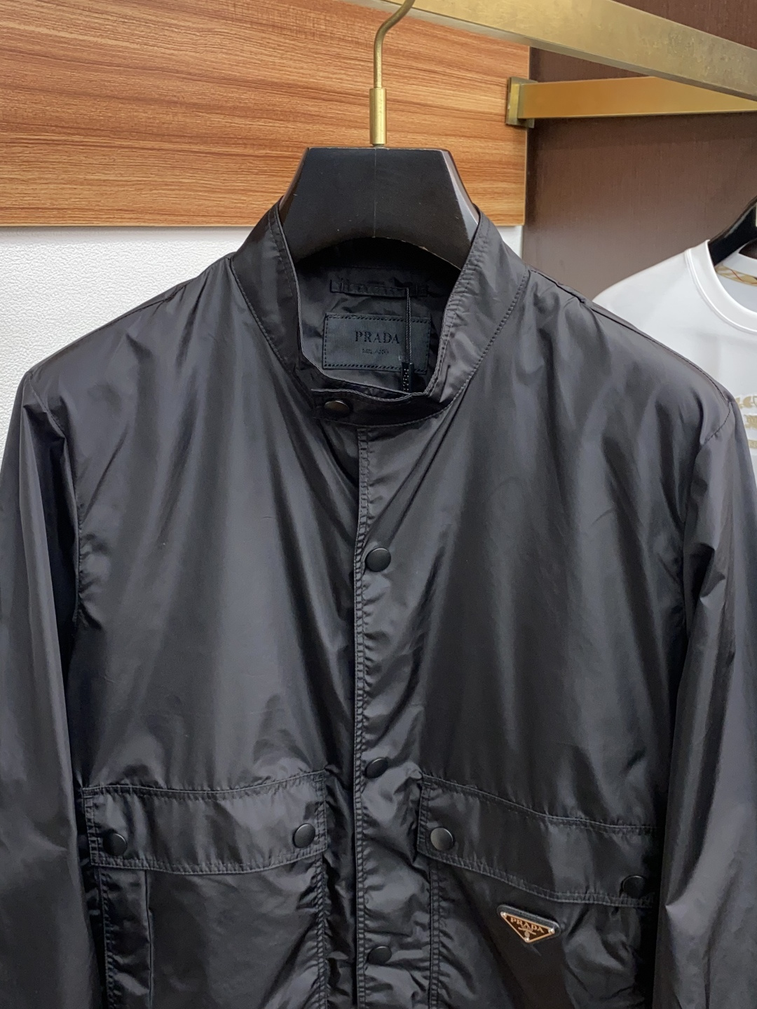 普拉达 2025年秋冬新款 官网 高端原厂代工出品，官方经典王牌单品！最新夹克外套 多明星穿搭示范款！！