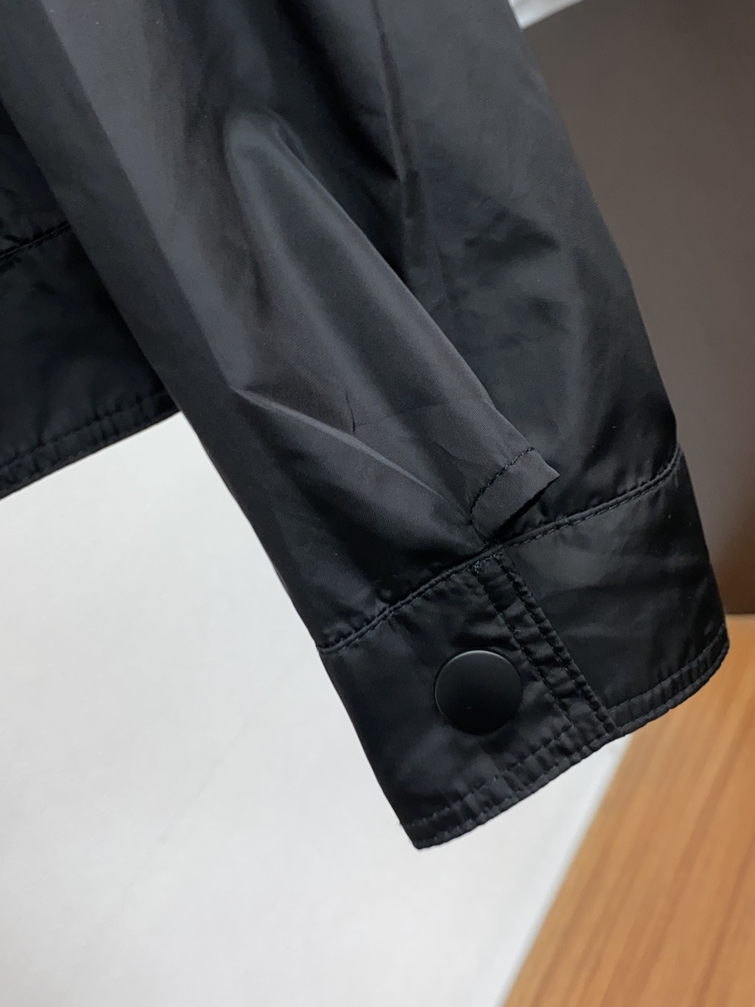 普拉达 2025年秋冬新款 官网 高端原厂代工出品，官方经典王牌单品！最新夹克外套 多明星穿搭示范款！！