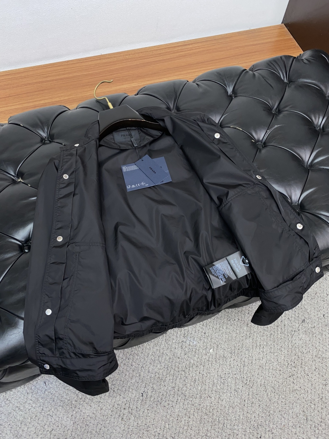 普拉达 2025年秋冬新款 官网 高端原厂代工出品，官方经典王牌单品！最新夹克外套 多明星穿搭示范款！！