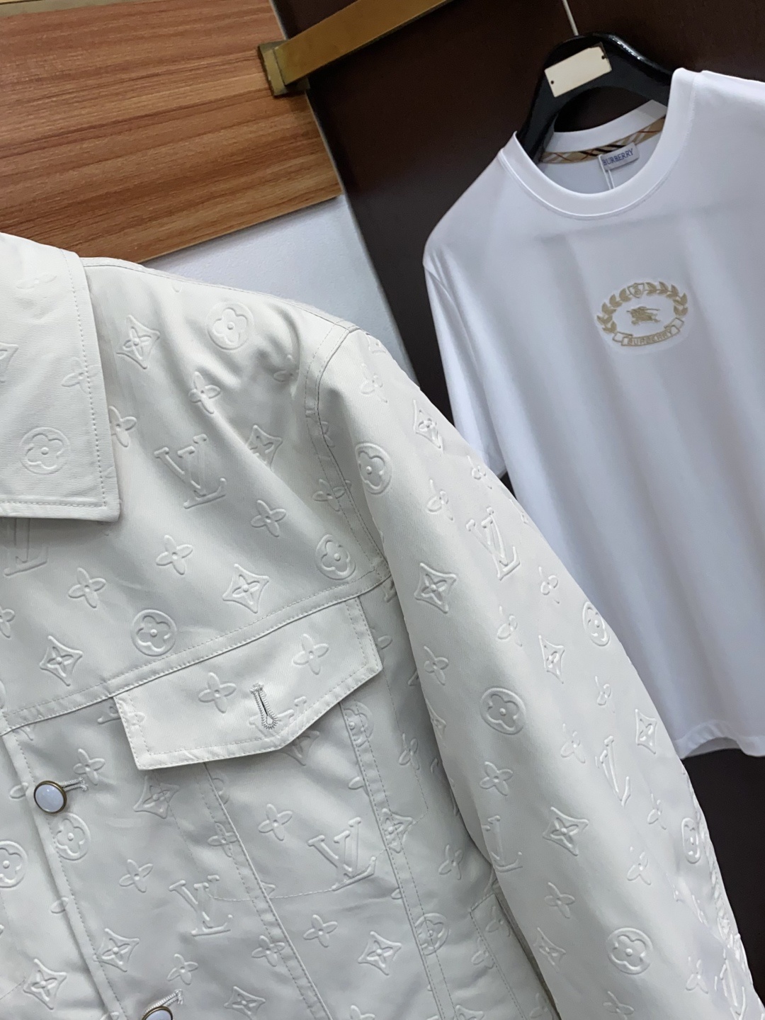 1v路易威登 羽绒服 2025年秋冬新款 官网 高端原厂代工出品,官方经典王牌单品!最新羽绒夹克外套 多