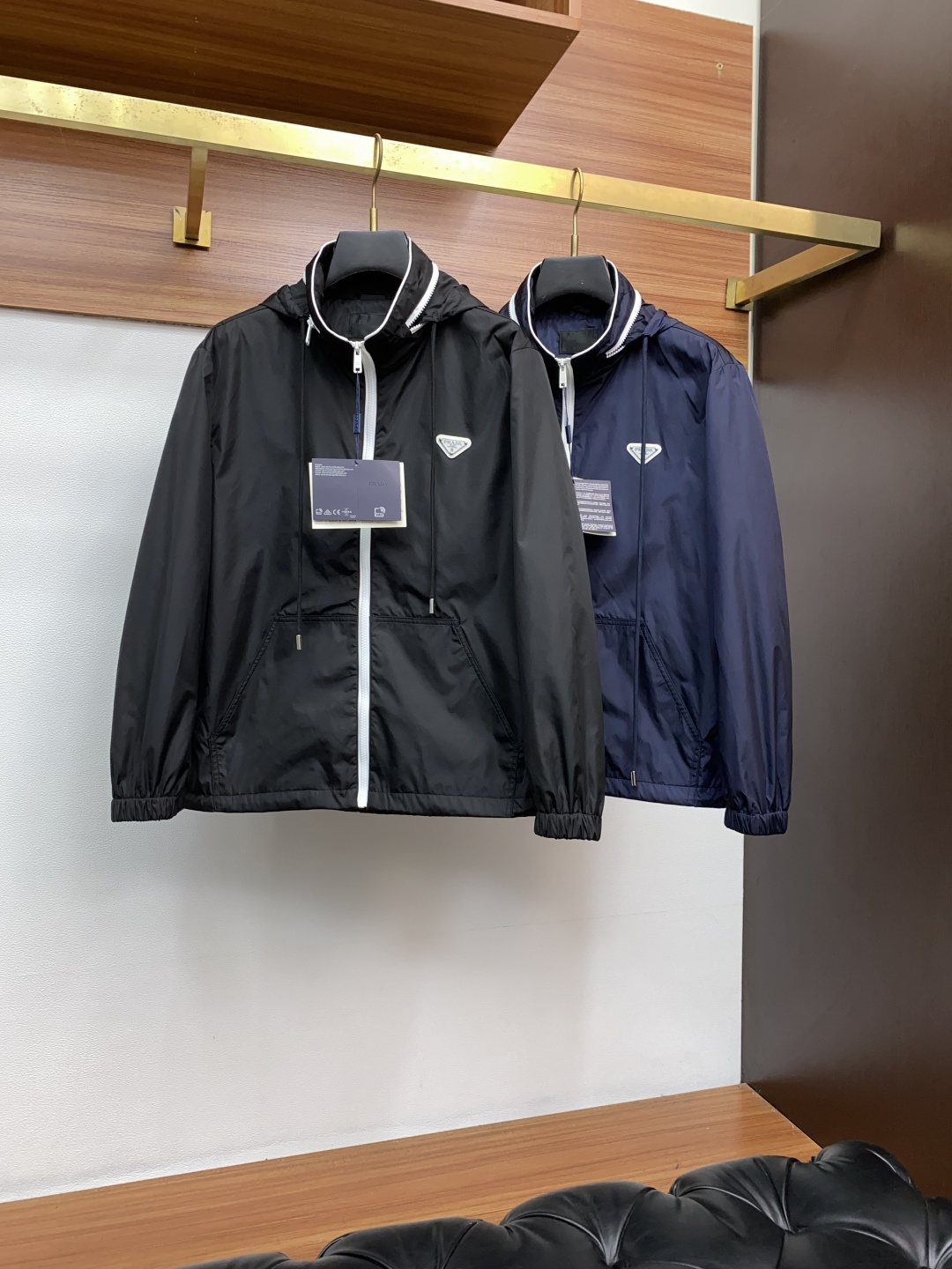 普拉达 2025年秋冬新款 官网 高端原厂代工出品，官方经典王牌单品！最新棉衣夹克外套 多明星穿搭示范款