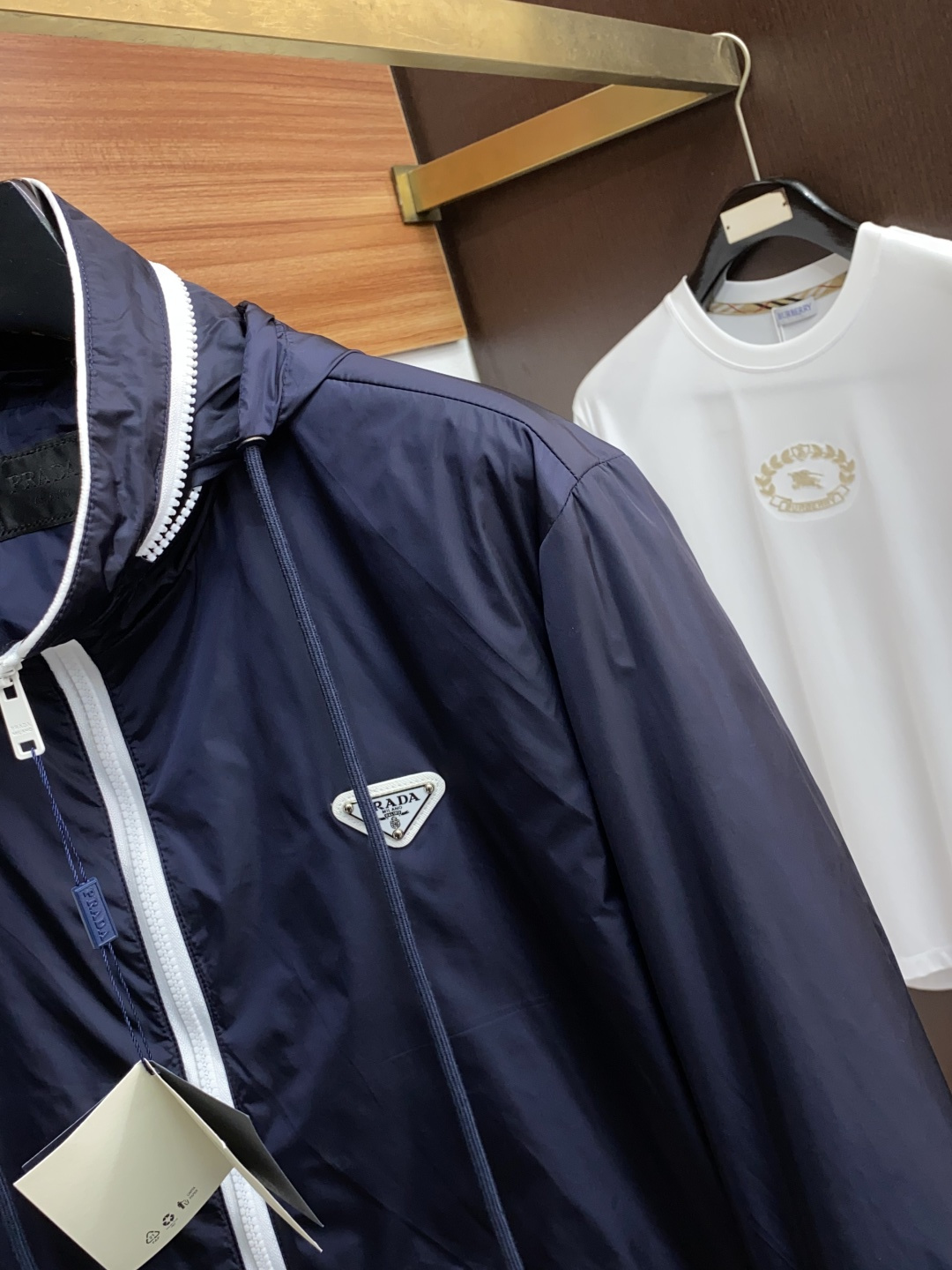普拉达 2025年秋冬新款 官网 高端原厂代工出品，官方经典王牌单品！最新棉衣夹克外套 多明星穿搭示范款