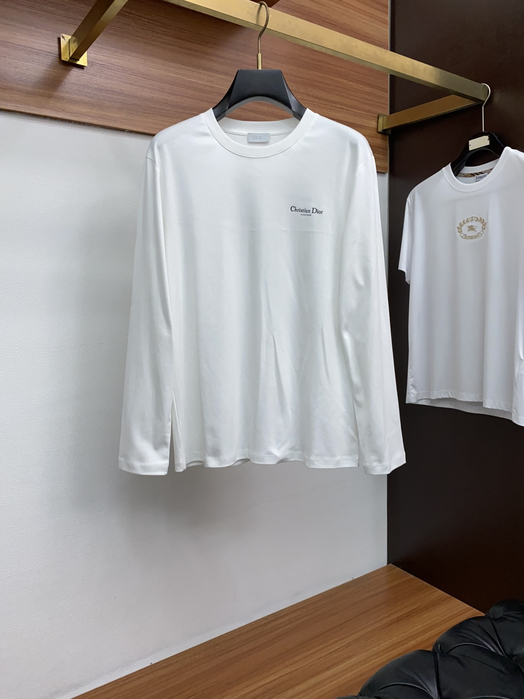 NO:523942,Dior 25//ss autumn and winter exclusively for new original single men's casual long sleeves High luxury custom fabric Xinjiang long velvet cotton soft and comfortable high-version Fashionable and versatile imported fabrics Super soft and delicate touch, skin-friendly and comfortable high-end boutique OEM factory fine-made top body very good Men's essential items Number 48-56/M-3XL,,dior,alexander wang19860909迪奥 25//ss秋冬 独家专供新款原单男士休闲长袖 高奢订制面料新疆长绒棉 绵柔笔挺舒适 高版本 时尚百搭爆款进口面料 手感超柔软细腻 穿着亲肤舒适 高端精品 代工厂精细做上身非常赞 男士必备单品 码数48-56/M-3XL,,dior,alexander wang,Men's clothing