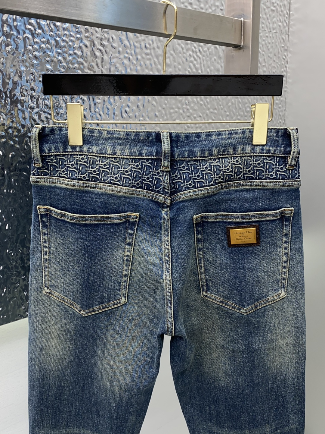 迪奥 25s秋冬新款 男士小直筒原单 牛仔裤 秋冬新款超柔软，弹力面料，复杂的手工艺叠加，任何一个洗水环
