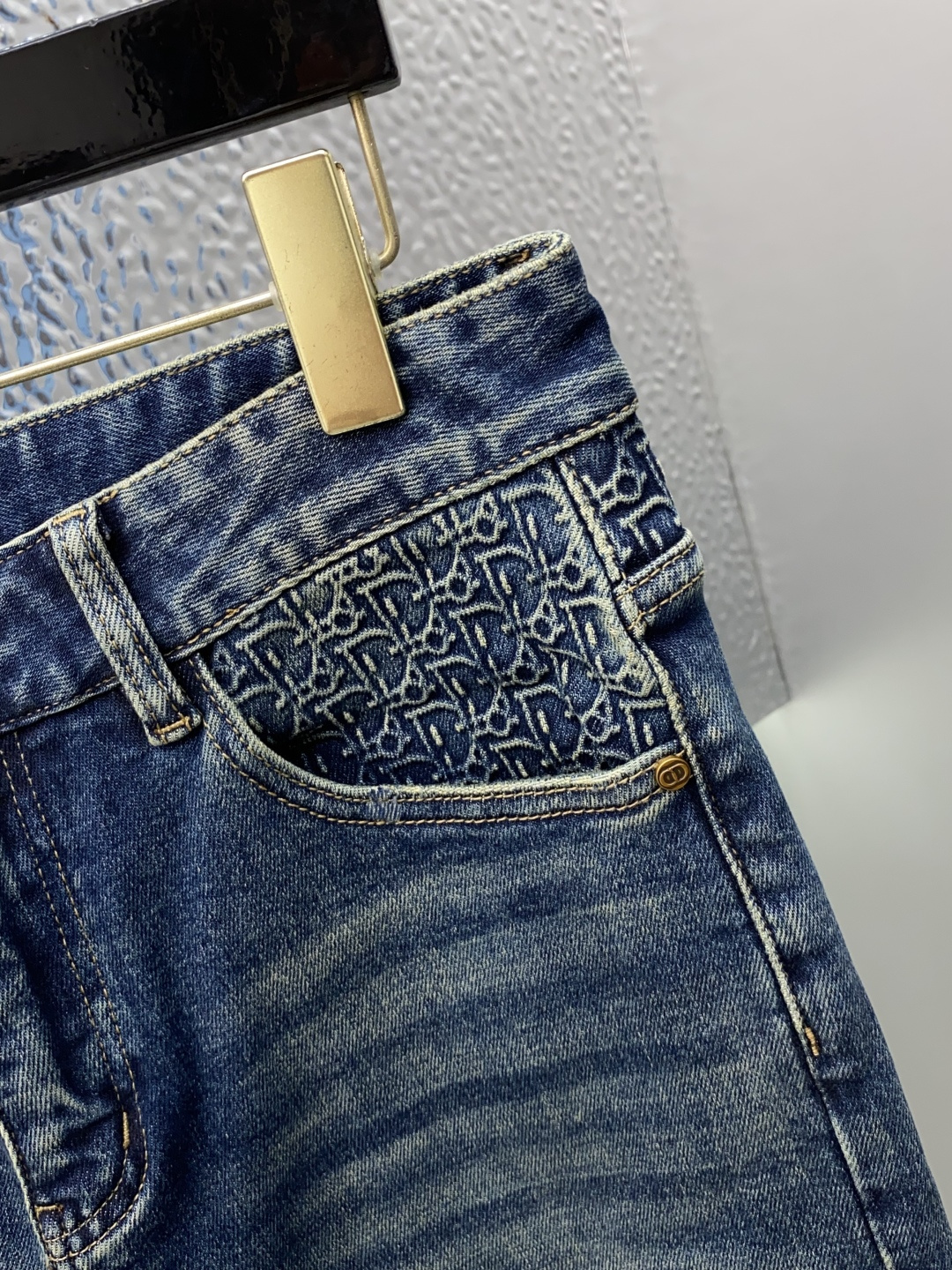 迪奥 25s秋冬新款 男士小直筒原单 牛仔裤 秋冬新款超柔软，弹力面料，复杂的手工艺叠加，任何一个洗水环