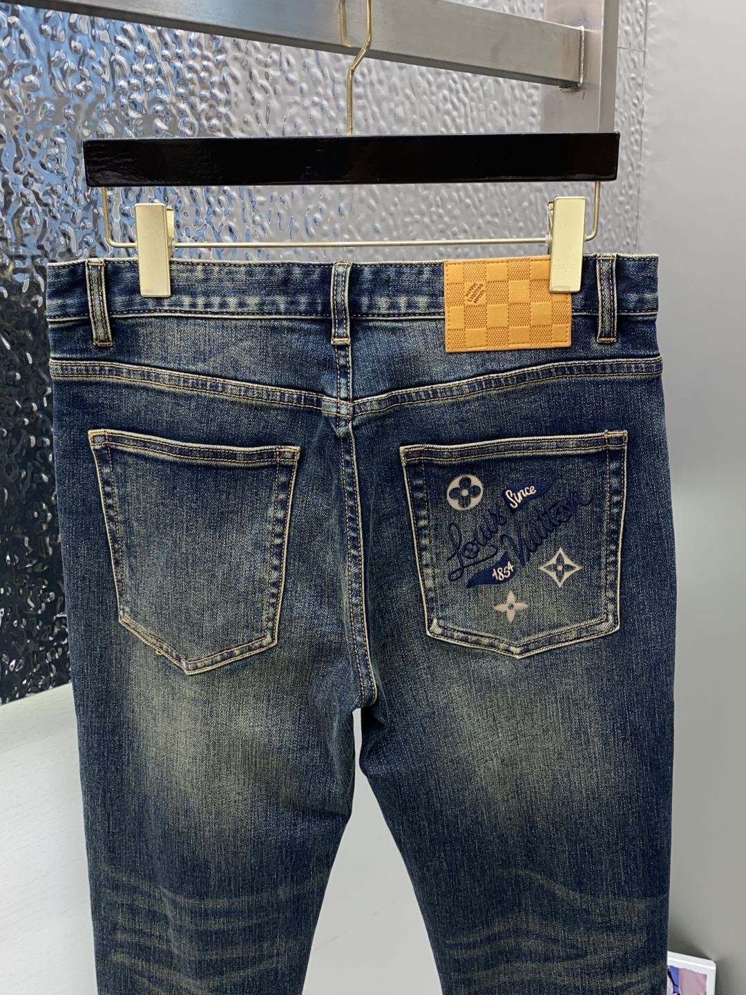 1v路易威登 25s秋冬新款 男士小直筒原单 牛仔裤 秋冬新款超柔软，弹力面料，复杂的手工艺叠加，任何一