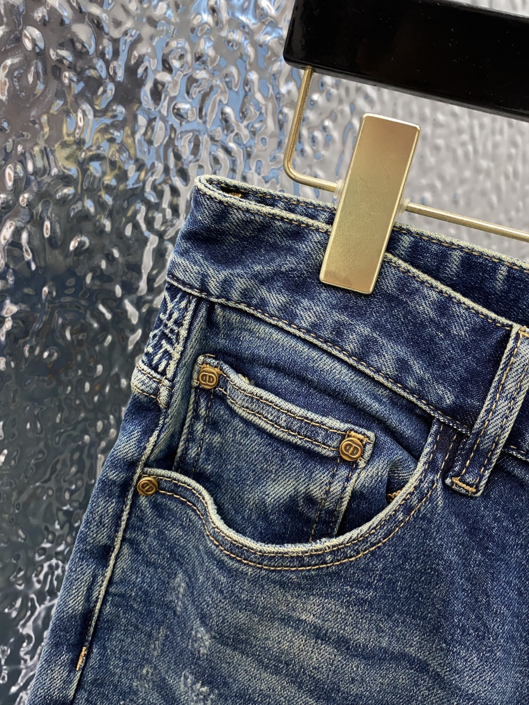 迪奥 25s秋冬新款 男士小直筒原单 牛仔裤 秋冬新款超柔软，弹力面料，复杂的手工艺叠加，任何一个洗水环