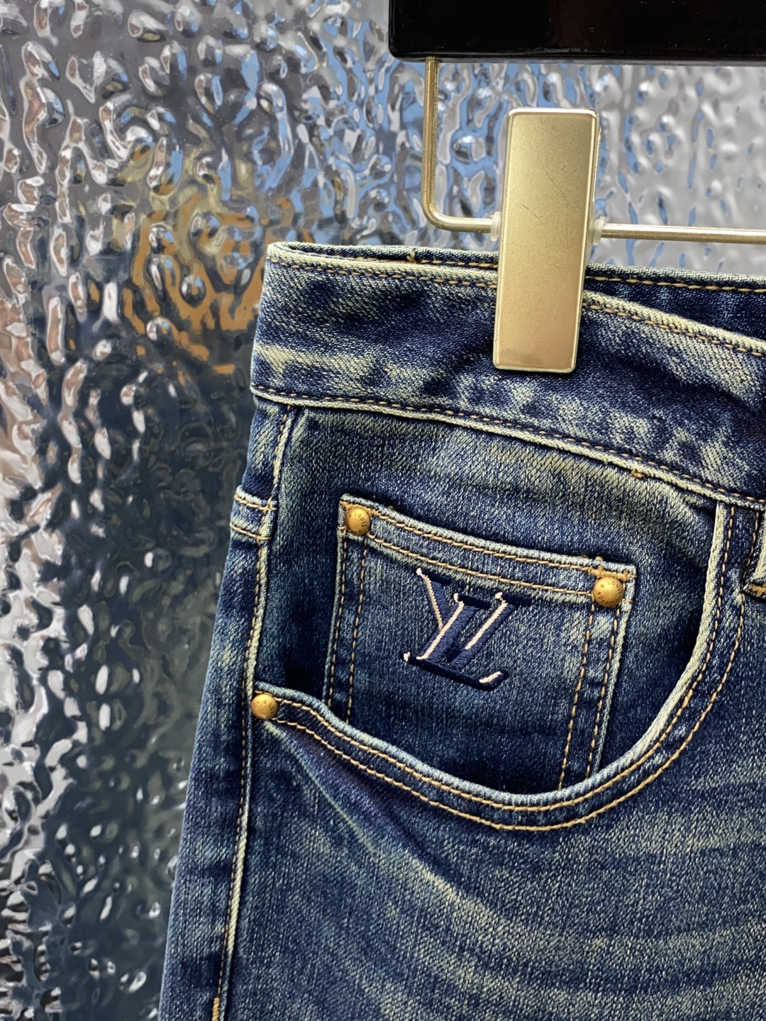 1v路易威登 25s秋冬新款 男士小直筒原单 牛仔裤 秋冬新款超柔软，弹力面料，复杂的手工艺叠加，任何一