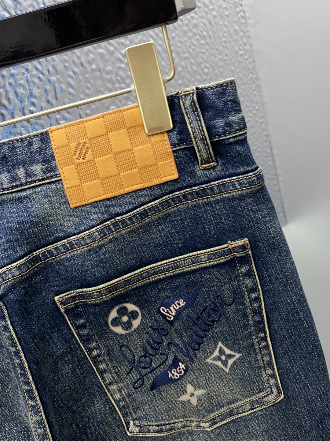 1v路易威登 25s秋冬新款 男士小直筒原单 牛仔裤 秋冬新款超柔软，弹力面料，复杂的手工艺叠加，任何一