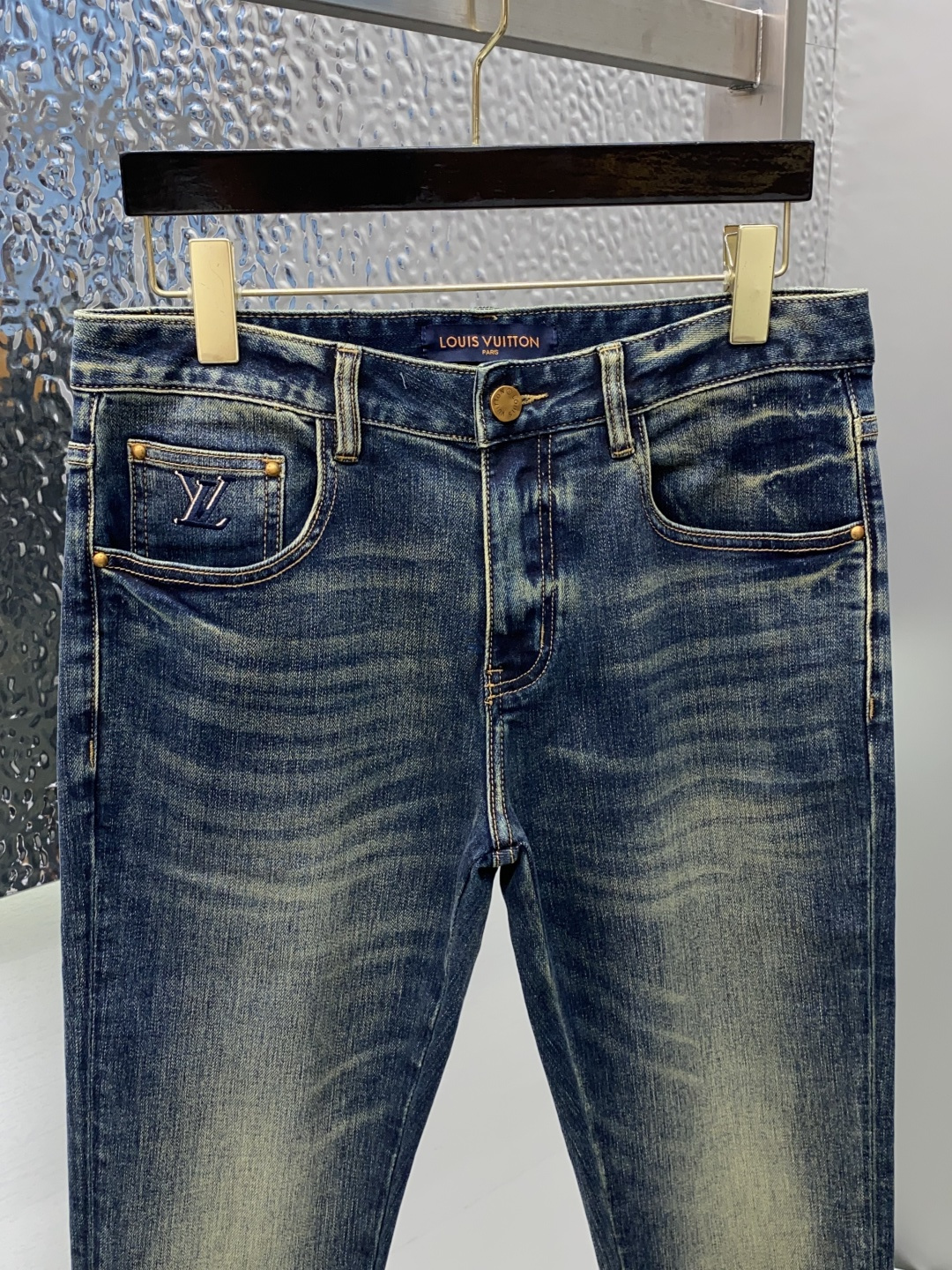 1v路易威登 25s秋冬新款 男士小直筒原单 牛仔裤 秋冬新款超柔软，弹力面料，复杂的手工艺叠加，任何一