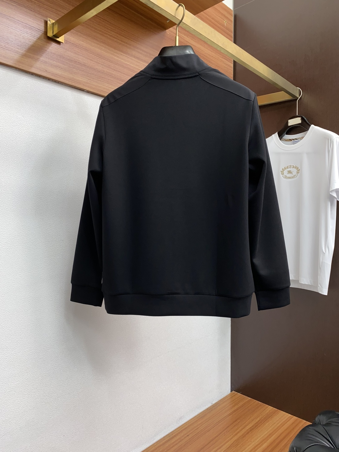 普拉达 25秋冬家族男士高端立领长袖卫衣，香港洋行渠道货，纯正血统品质，25年秋冬 新款，经典王牌系列！