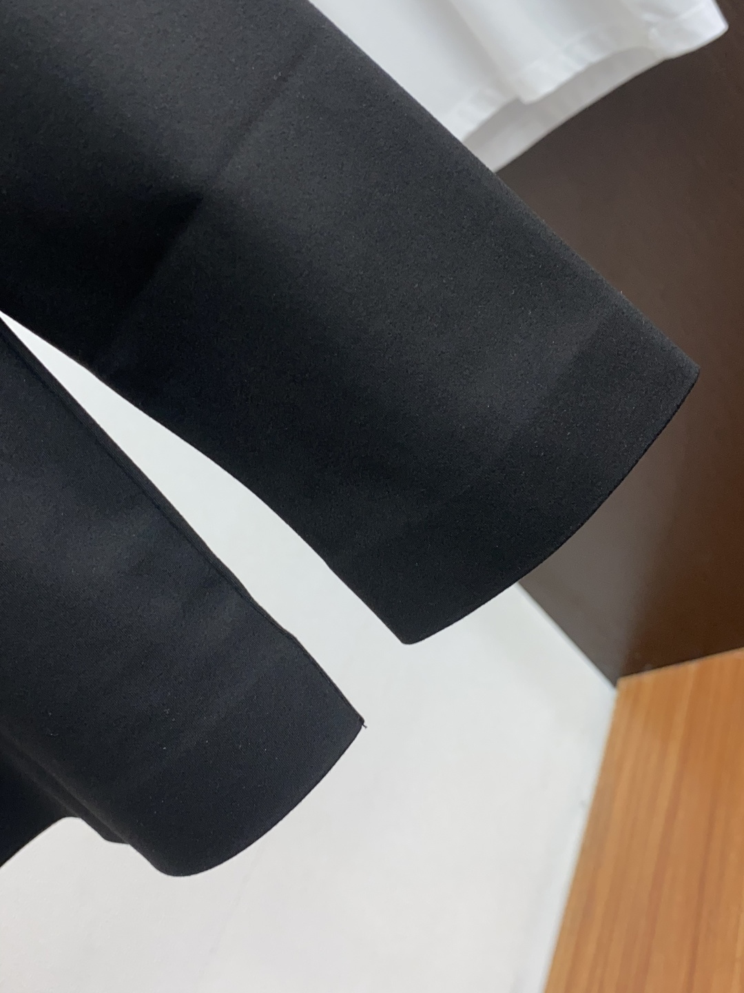 迪桑特 男士商务长袖衬衫.官方同步系列！颇具意大利典型风格的时装，在面料选取和工艺方面都相当考究，极符合