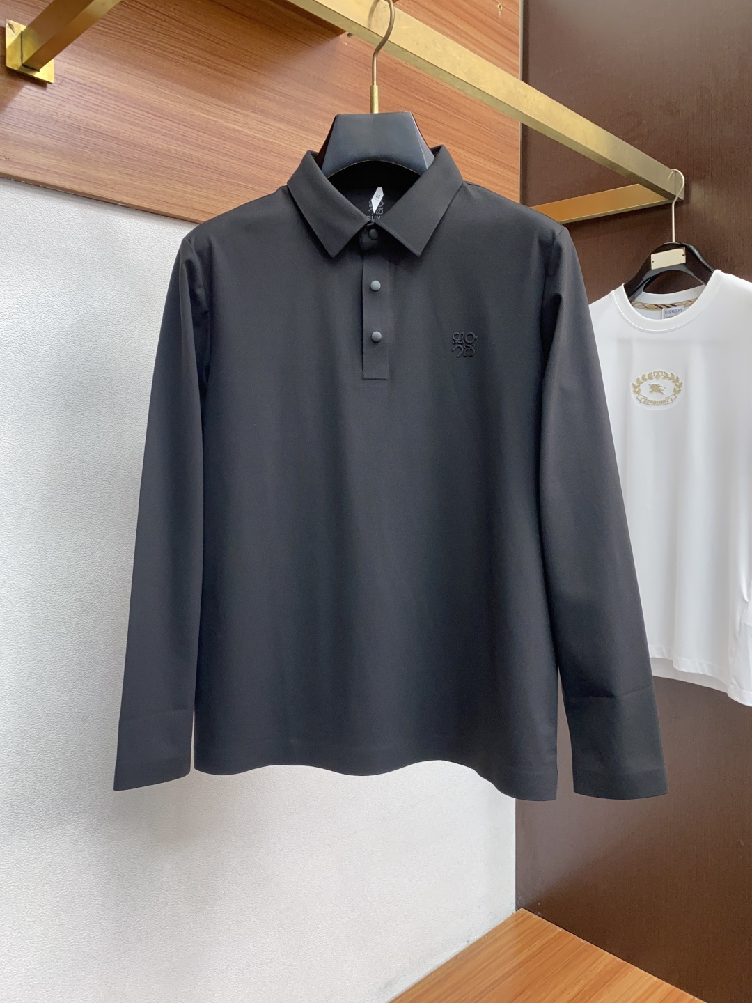 迪桑特 男士商务长袖衬衫.官方同步系列！颇具意大利典型风格的时装，在面料选取和工艺方面都相当考究，极符合