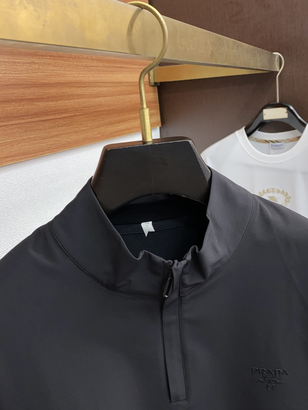 普拉达 25秋冬家族男士高端立领长袖卫衣，香港洋行渠道货，纯正血统品质，25年秋冬 新款，经典王牌系列！