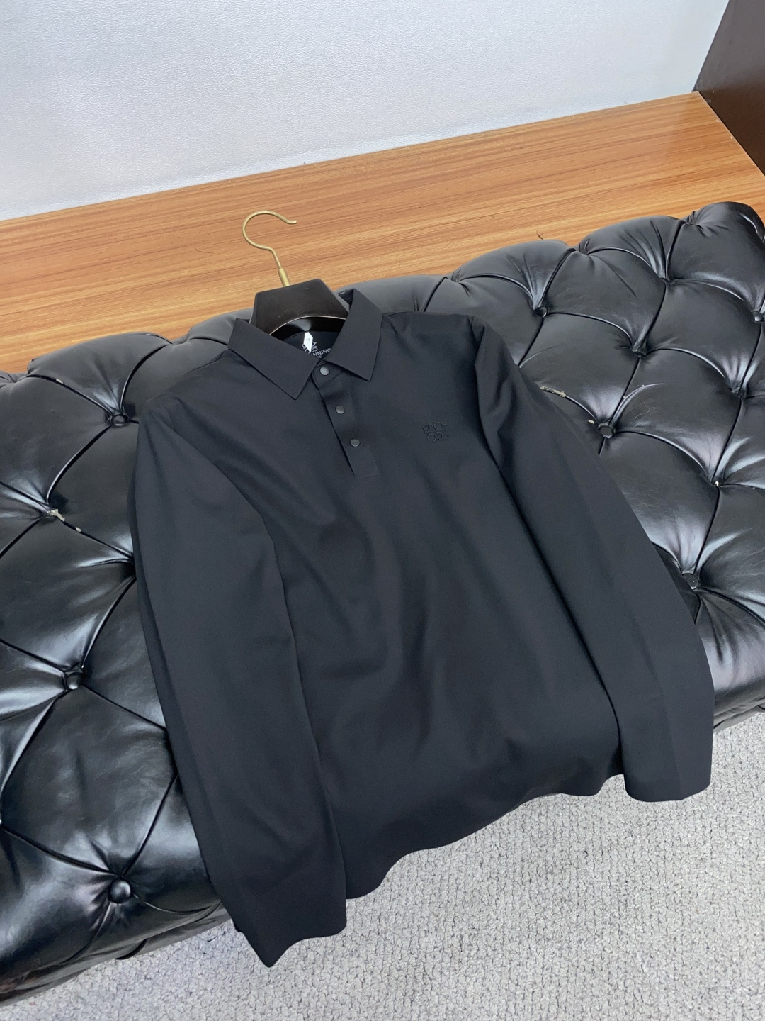 迪桑特 男士商务长袖衬衫.官方同步系列！颇具意大利典型风格的时装，在面料选取和工艺方面都相当考究，极符合