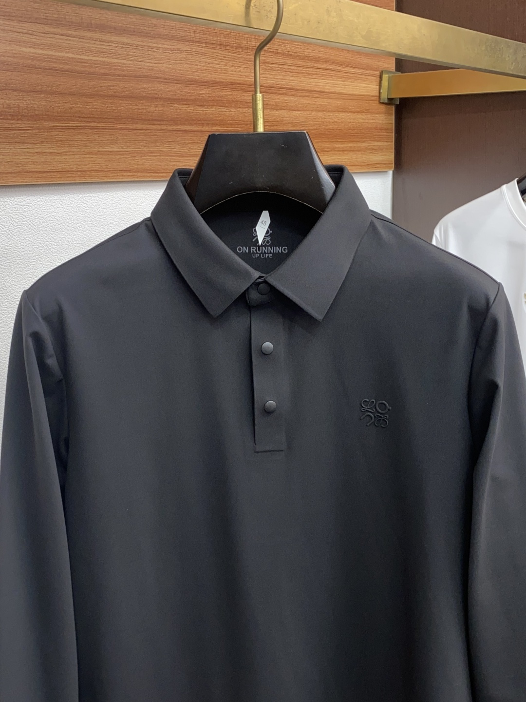 迪桑特 男士商务长袖衬衫.官方同步系列！颇具意大利典型风格的时装，在面料选取和工艺方面都相当考究，极符合