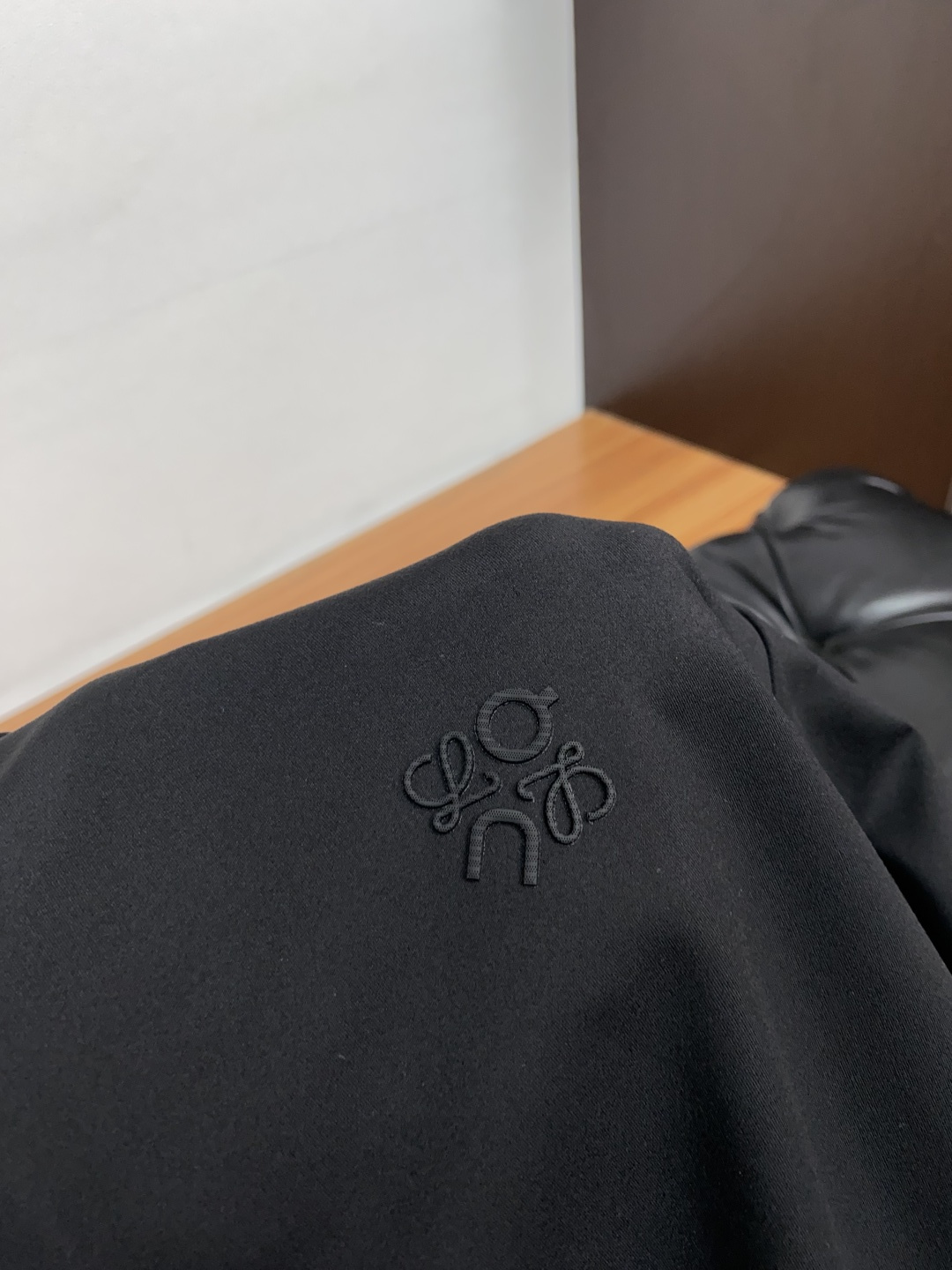 迪桑特 男士商务长袖衬衫.官方同步系列！颇具意大利典型风格的时装，在面料选取和工艺方面都相当考究，极符合