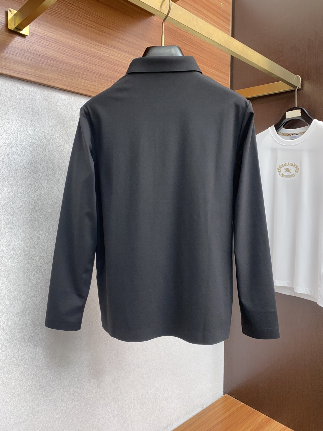 迪桑特 男士商务长袖衬衫.官方同步系列！颇具意大利典型风格的时装，在面料选取和工艺方面都相当考究，极符合