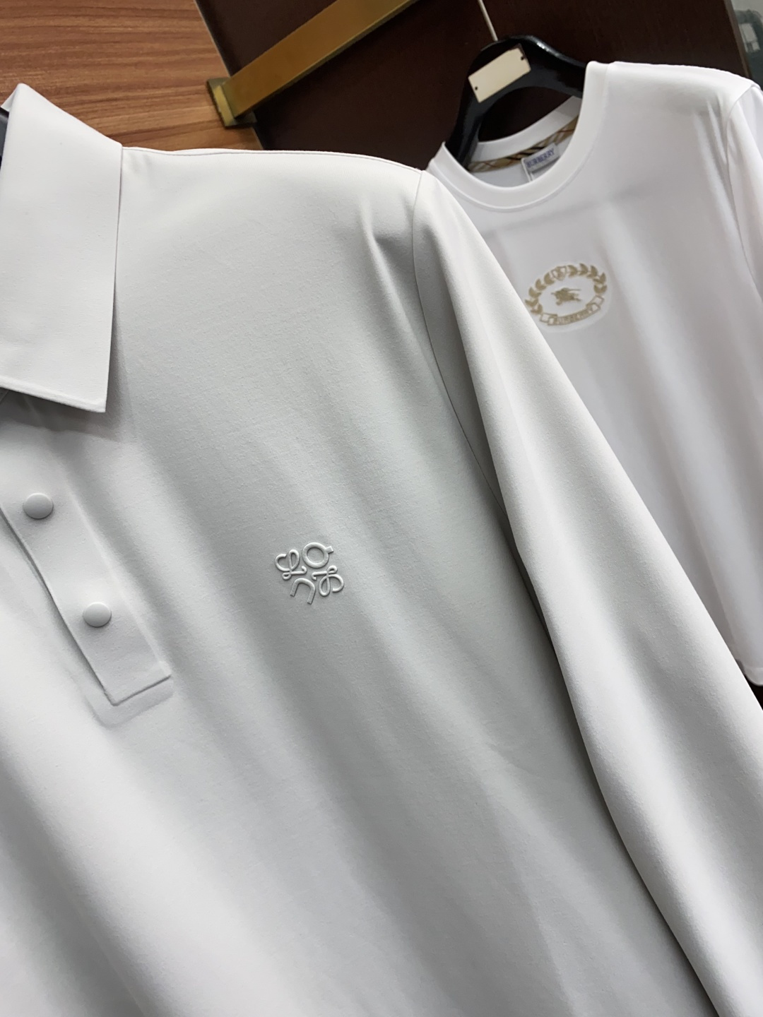 罗意威 男士商务长袖衬衫.官方同步系列！颇具意大利典型风格的时装，在面料选取和工艺方面都相当考究，极符合