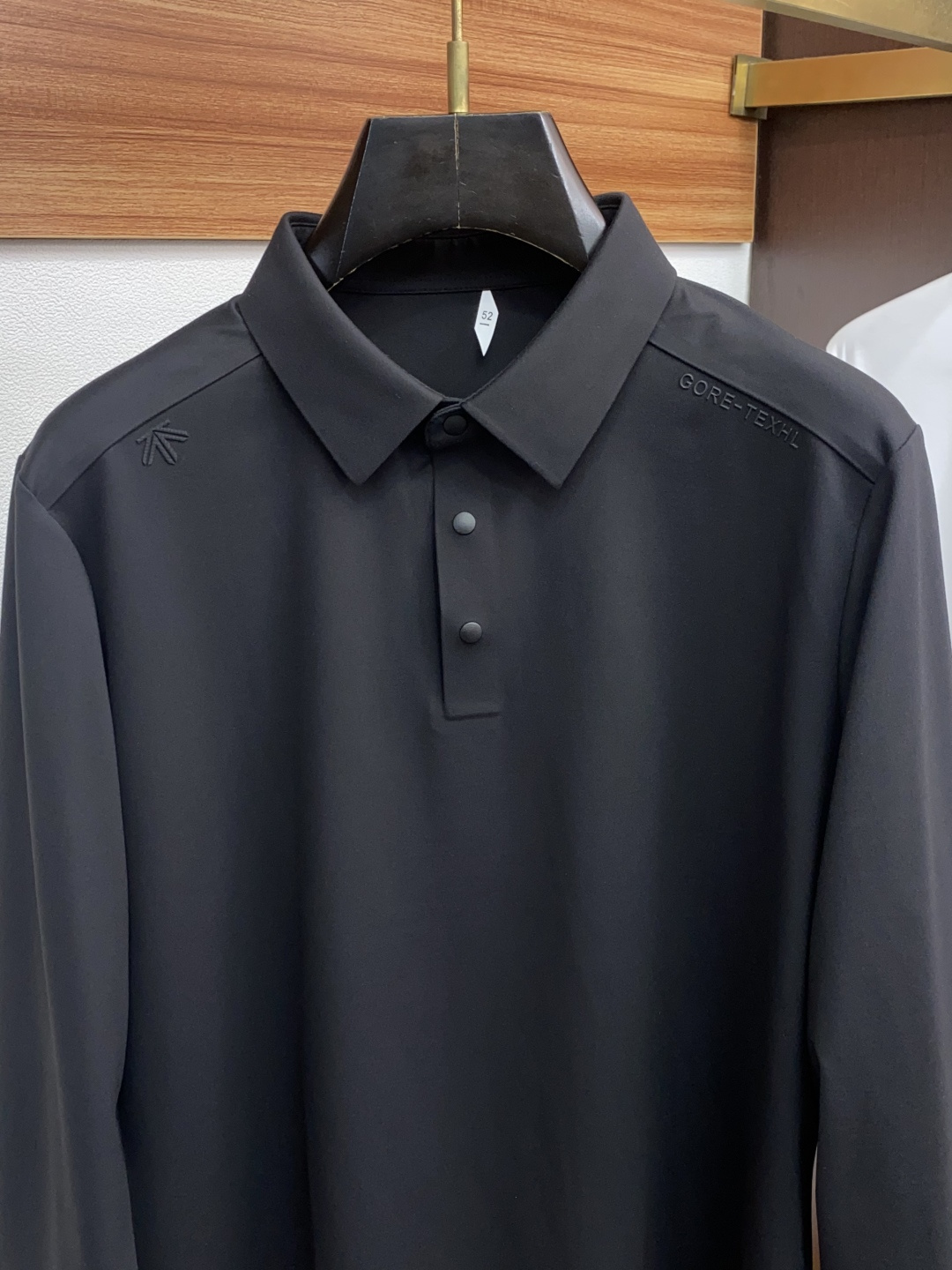 迪桑特 男士商务长袖衬衫.官方同步系列！颇具意大利典型风格的时装，在面料选取和工艺方面都相当考究，极符合