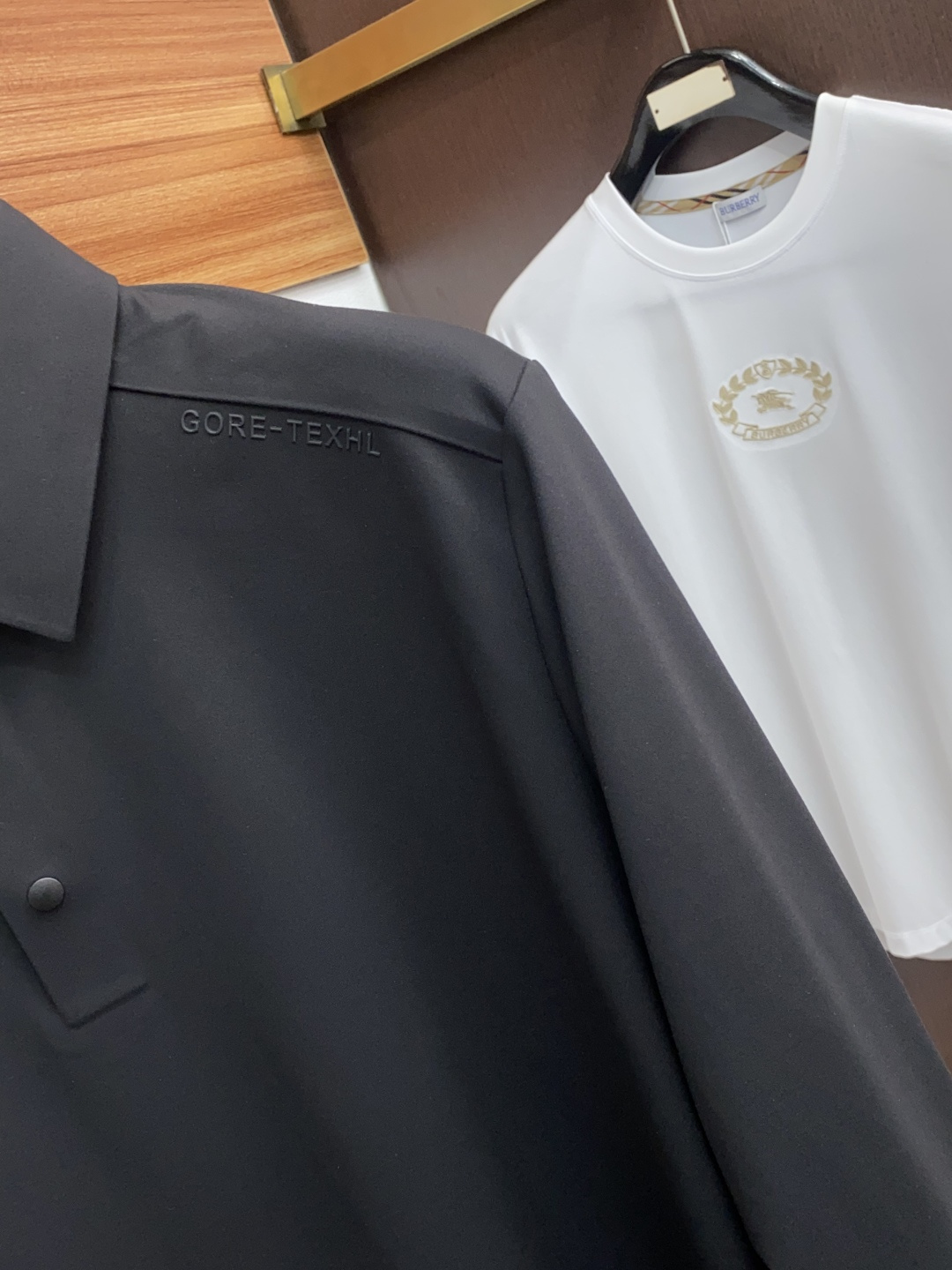 迪桑特 男士商务长袖衬衫.官方同步系列！颇具意大利典型风格的时装，在面料选取和工艺方面都相当考究，极符合