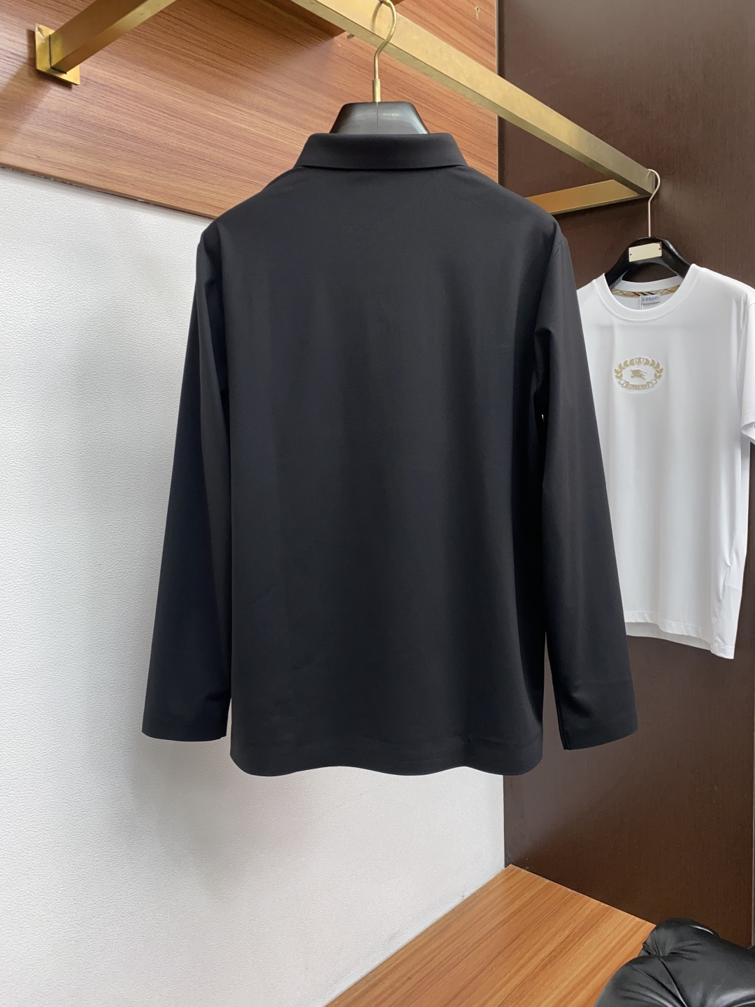 迪桑特 男士商务长袖衬衫.官方同步系列！颇具意大利典型风格的时装，在面料选取和工艺方面都相当考究，极符合