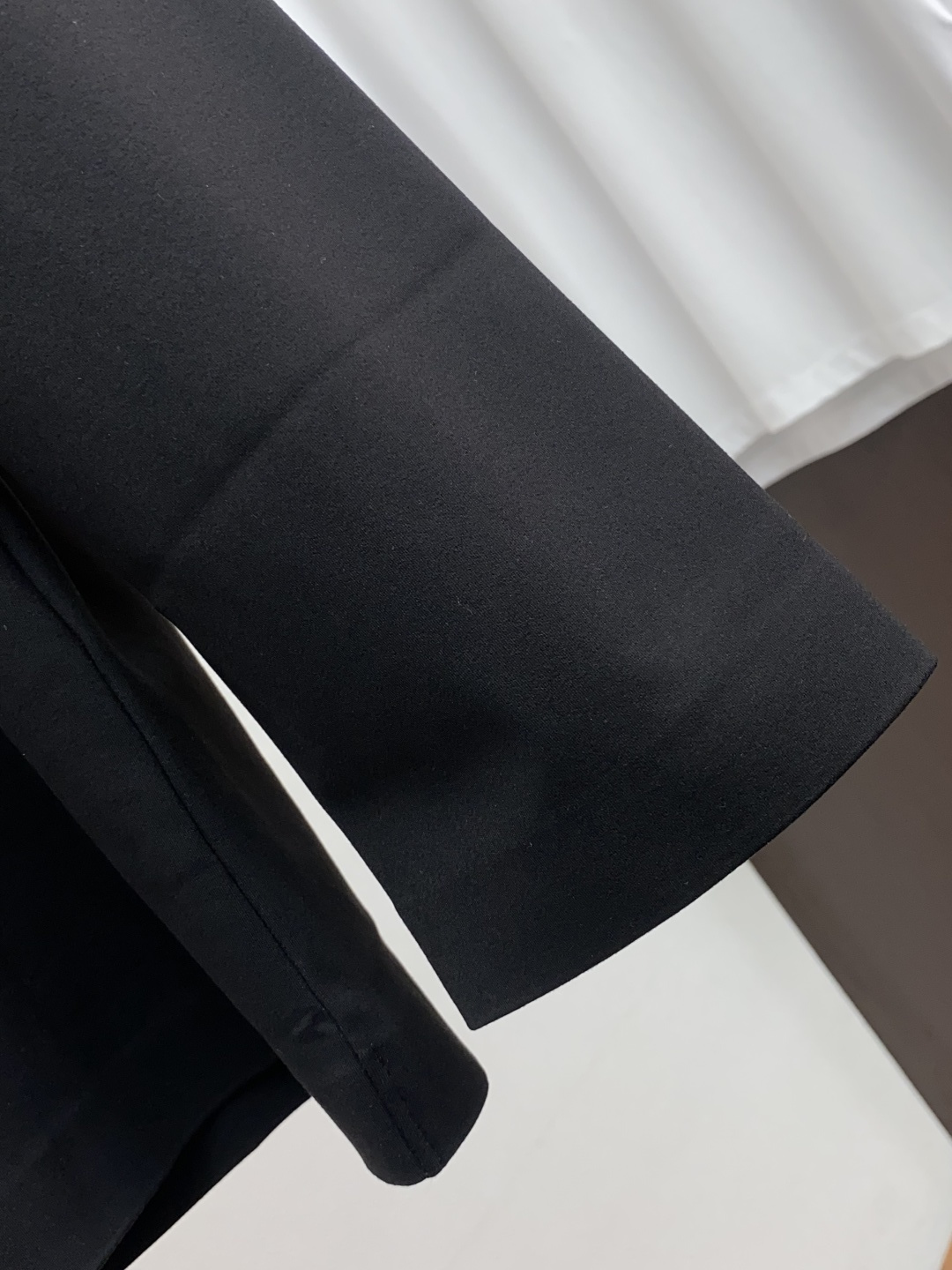 迪桑特 男士商务长袖衬衫.官方同步系列！颇具意大利典型风格的时装，在面料选取和工艺方面都相当考究，极符合