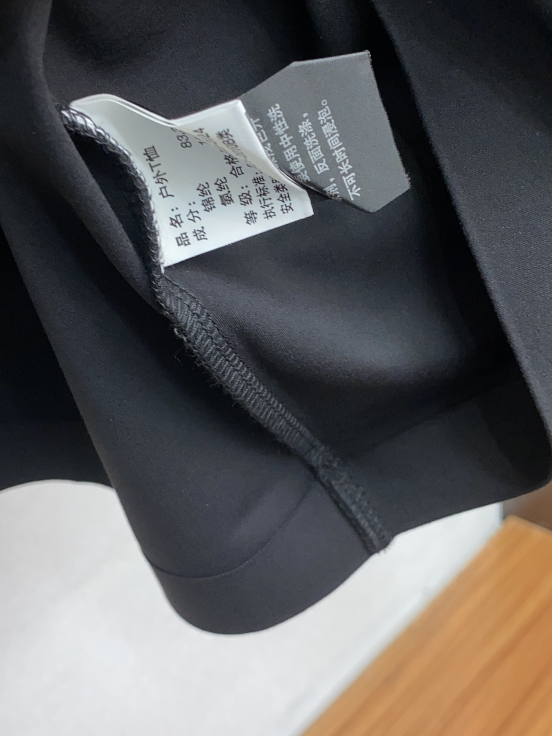 迪桑特 男士商务长袖衬衫.官方同步系列！颇具意大利典型风格的时装，在面料选取和工艺方面都相当考究，极符合