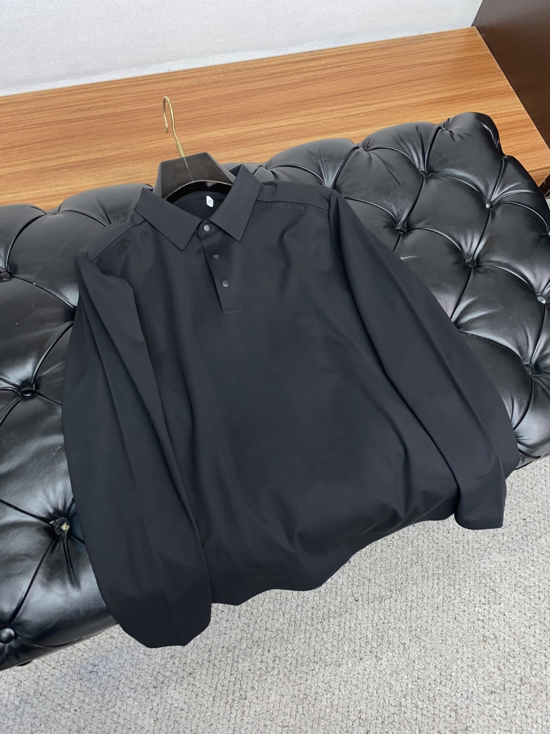 迪桑特 男士商务长袖衬衫.官方同步系列！颇具意大利典型风格的时装，在面料选取和工艺方面都相当考究，极符合