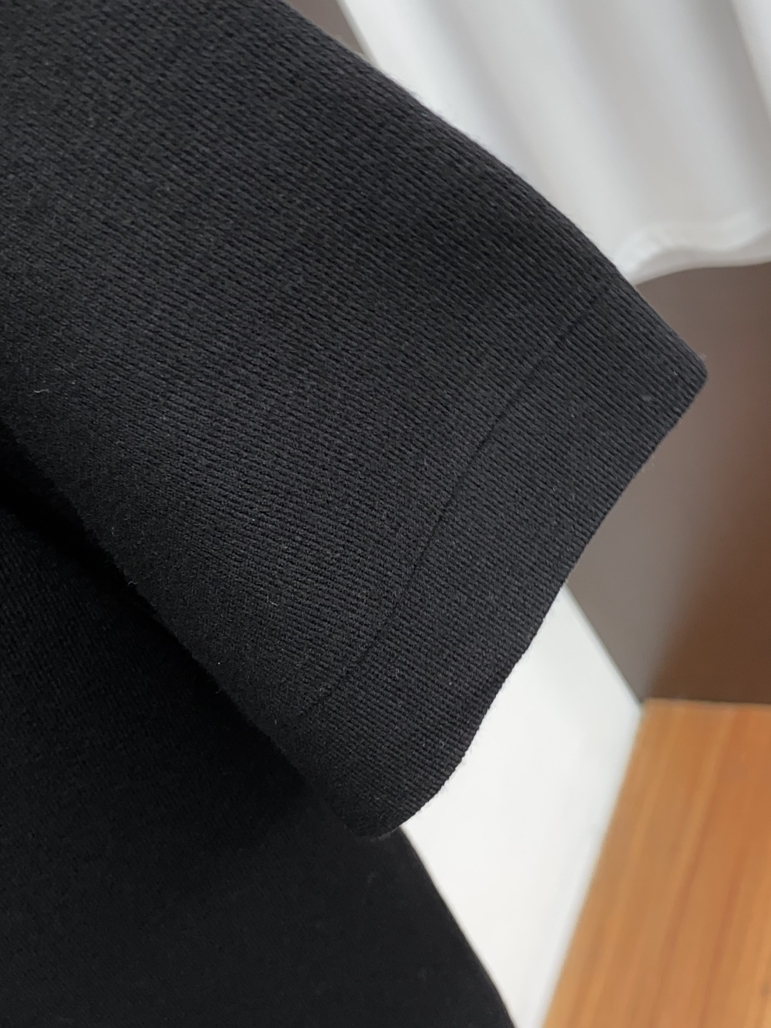 普拉达 男士高端简约立领加厚针织毛衣短袖 ，香港洋行渠道货，纯正血统品质，25年秋冬 新款，经典王牌系列