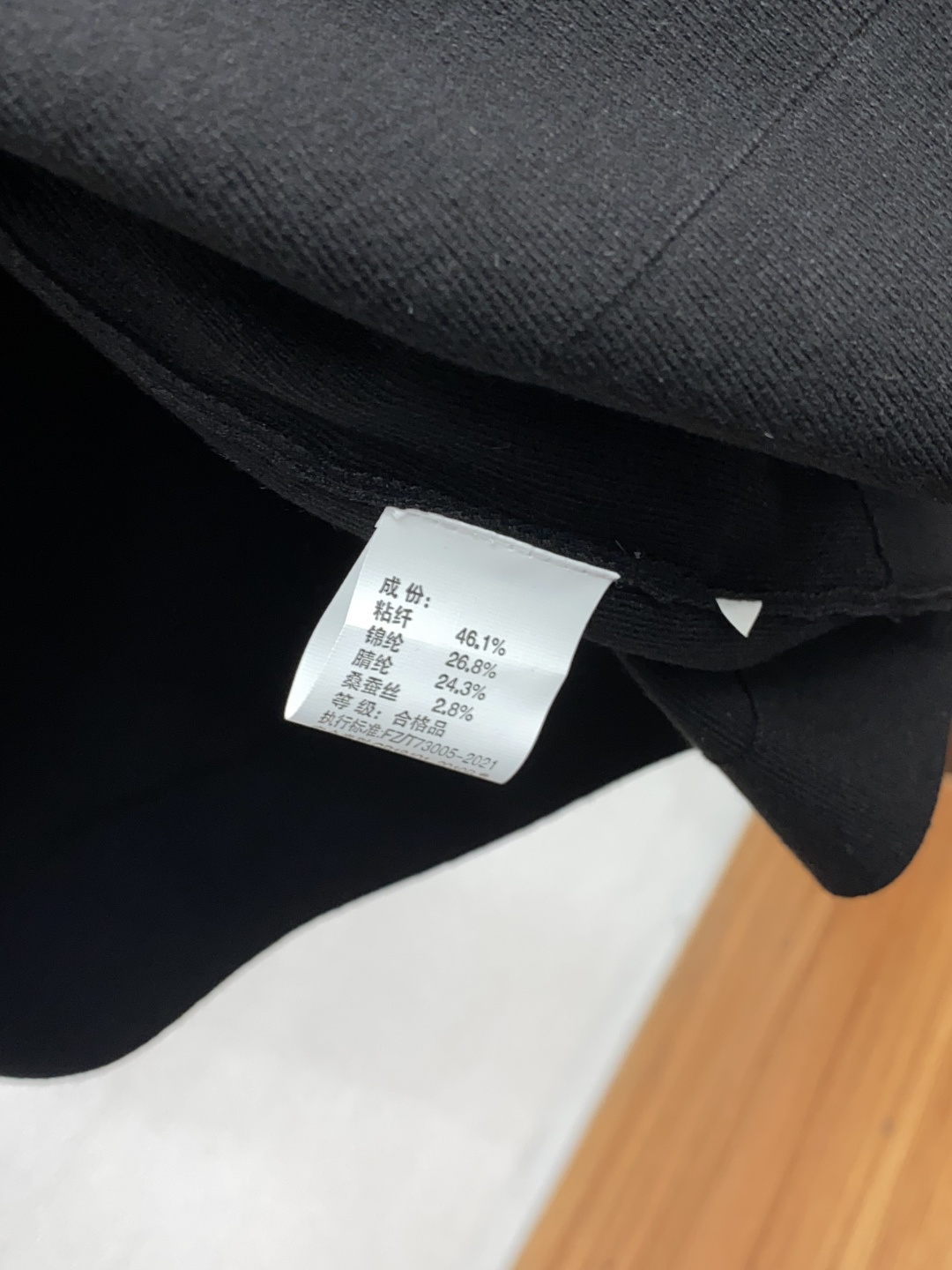 普拉达 男士高端简约立领加厚针织毛衣短袖 ，香港洋行渠道货，纯正血统品质，25年秋冬 新款，经典王牌系列