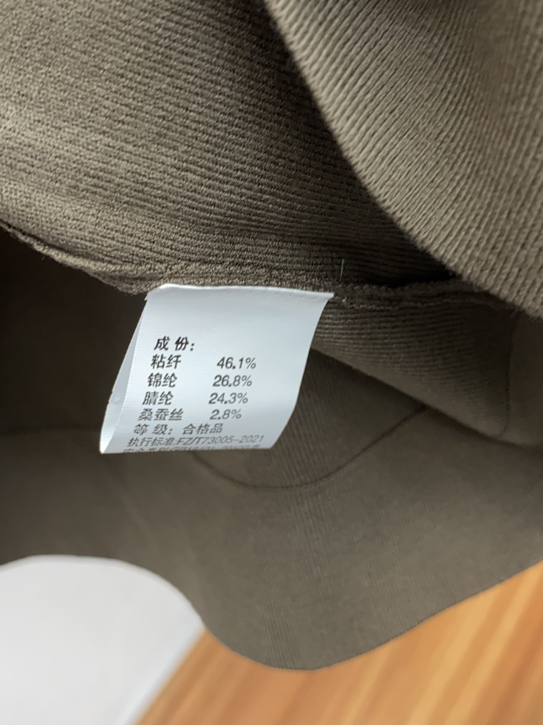 普拉达 男士高端简约立领加厚针织毛衣短袖 ，香港洋行渠道货，纯正血统品质，25年秋冬 新款，经典王牌系列