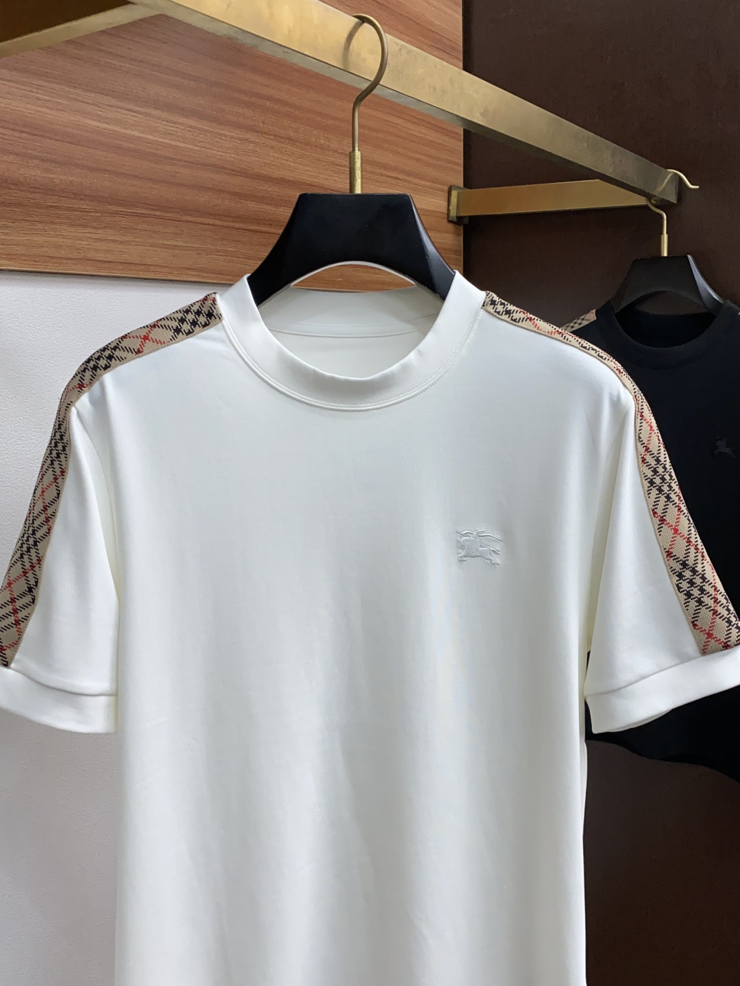 巴宝莉 2025秋冬新款.加厚打底单穿短袖T袖卫衣 订制320莫代尔空气层加厚面料.前后工艺细节特别好，