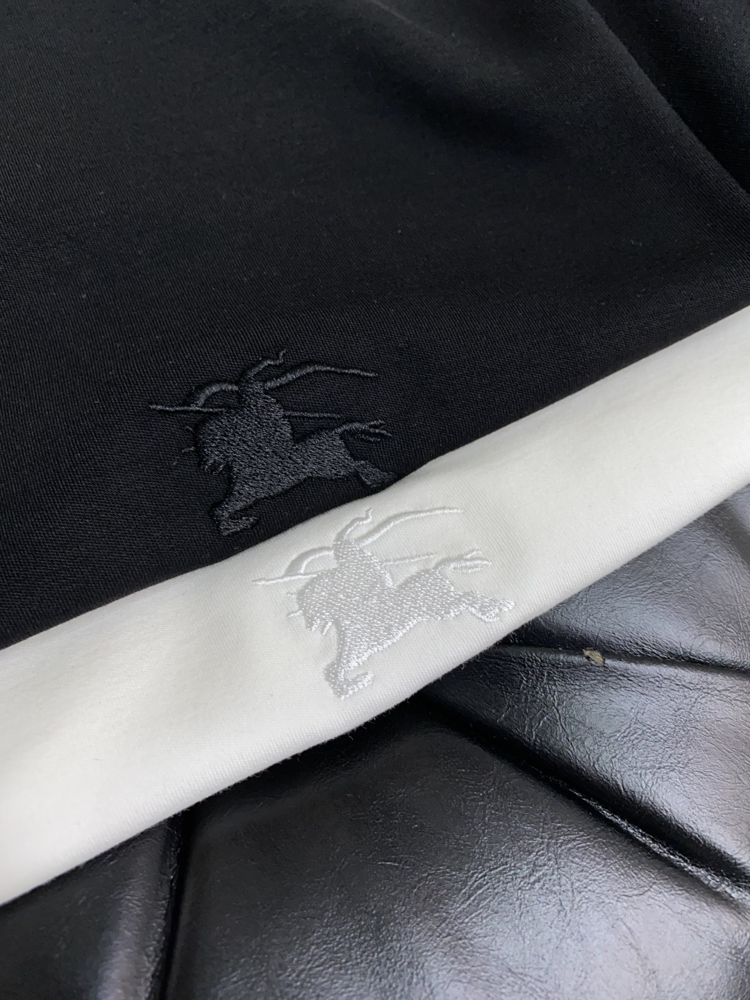 巴宝莉 2025秋冬新款.加厚打底单穿短袖T袖卫衣 订制320莫代尔空气层加厚面料.前后工艺细节特别好，