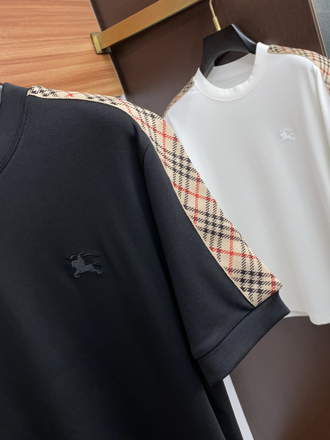 巴宝莉 2025秋冬新款.加厚打底单穿短袖T袖卫衣 订制320莫代尔空气层加厚面料.前后工艺细节特别好，