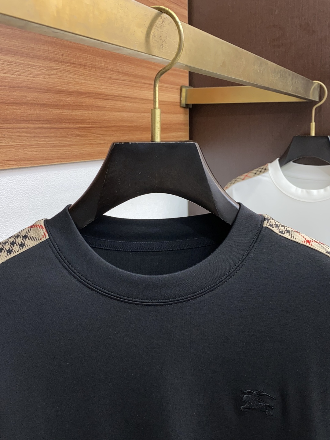 巴宝莉 2025秋冬新款.加厚打底单穿短袖T袖卫衣 订制320莫代尔空气层加厚面料.前后工艺细节特别好，