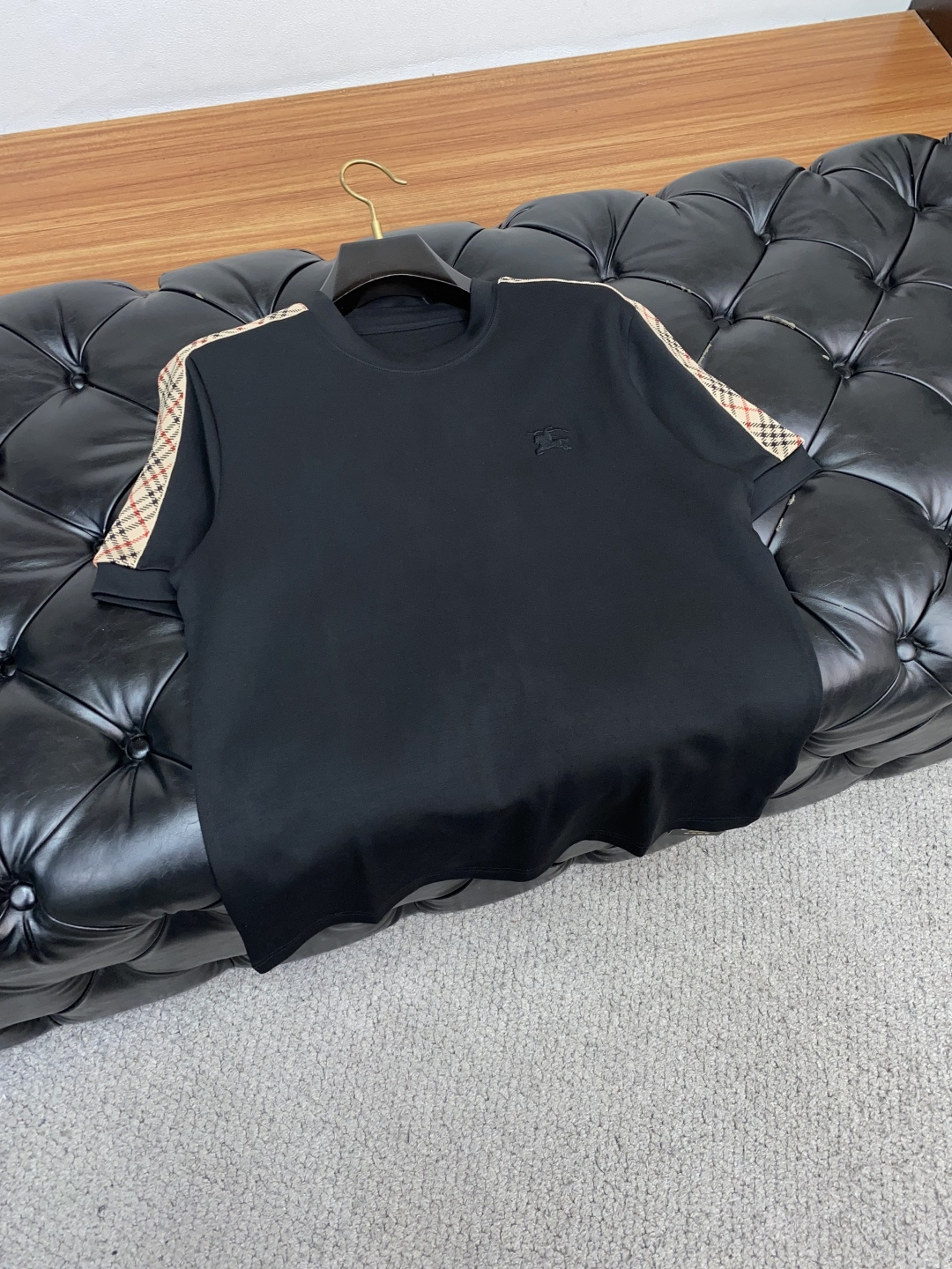 巴宝莉 2025秋冬新款.加厚打底单穿短袖T袖卫衣 订制320莫代尔空气层加厚面料.前后工艺细节特别好，