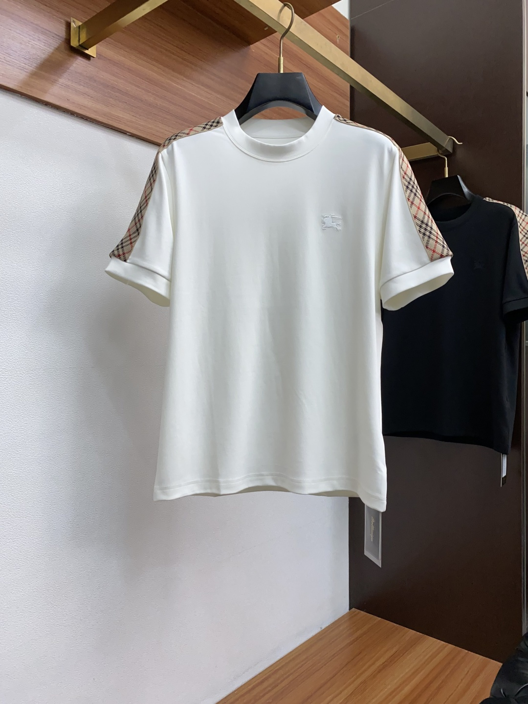 巴宝莉 2025秋冬新款.加厚打底单穿短袖T袖卫衣 订制320莫代尔空气层加厚面料.前后工艺细节特别好，