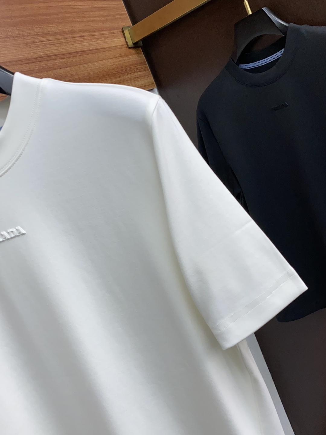 普拉达 2025秋冬新款.加厚打底单穿短袖T袖卫衣 订制320克高密莫代尔空气层加厚面料.前后工艺细节特