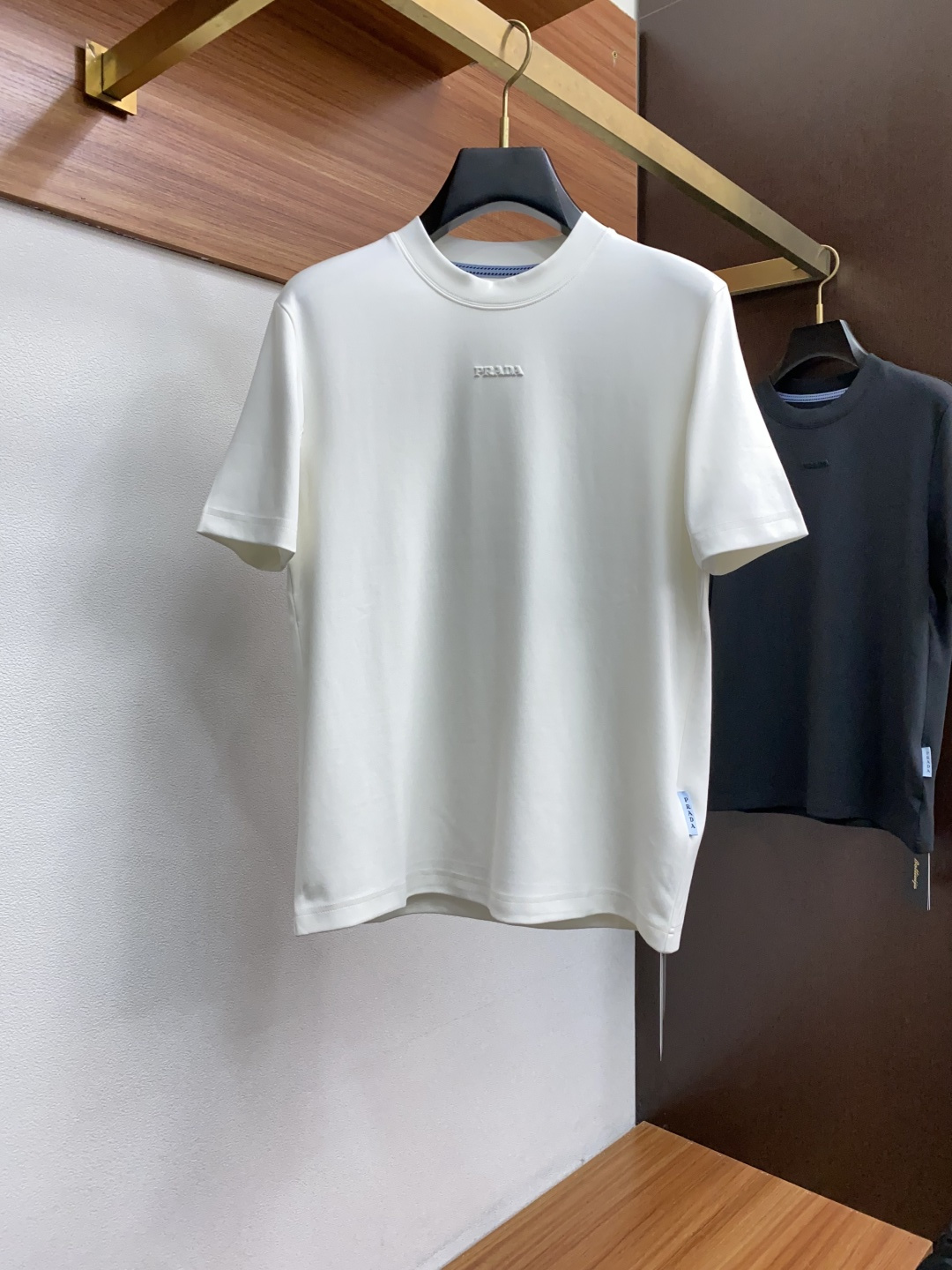 普拉达 2025秋冬新款.加厚打底单穿短袖T袖卫衣 订制320克高密莫代尔空气层加厚面料.前后工艺细节特